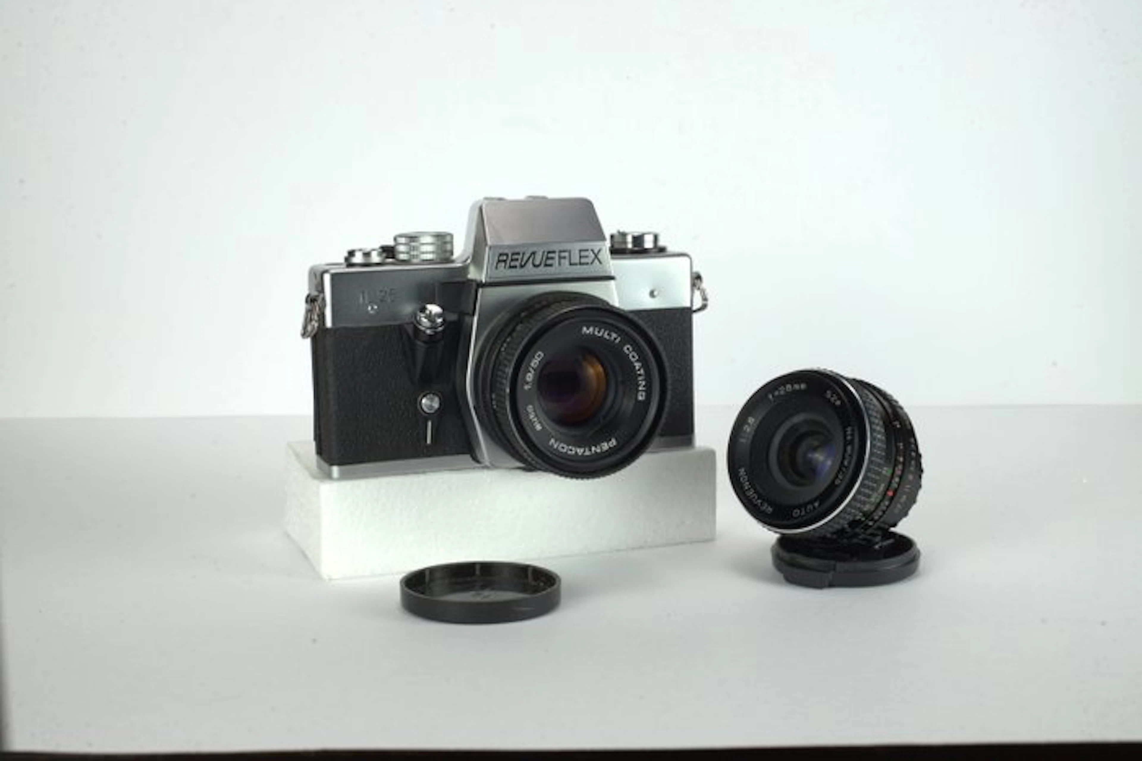 Pentacon Revueflex TL25 + 50mm + 28mm | Analogue camera