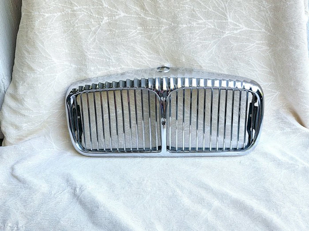 Car part (1) - Daimler - Kühlergirll