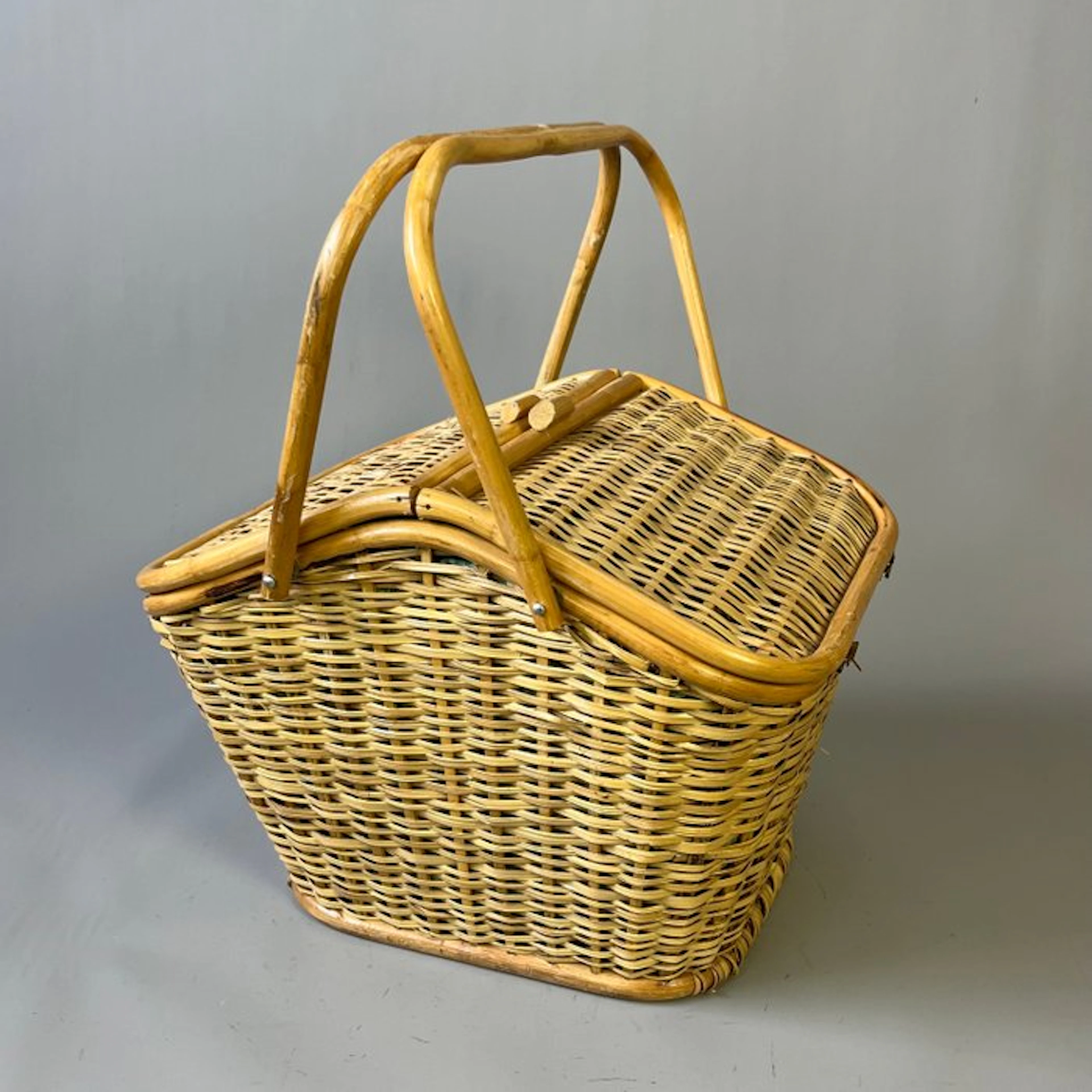 Basket - Mid-Century - Wicker picnic basket