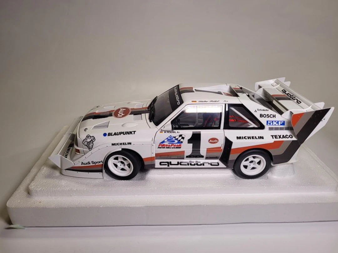 Autoart 1:18 - Model race car - Audi Sport Quattro S1 Pikes Peak 1987