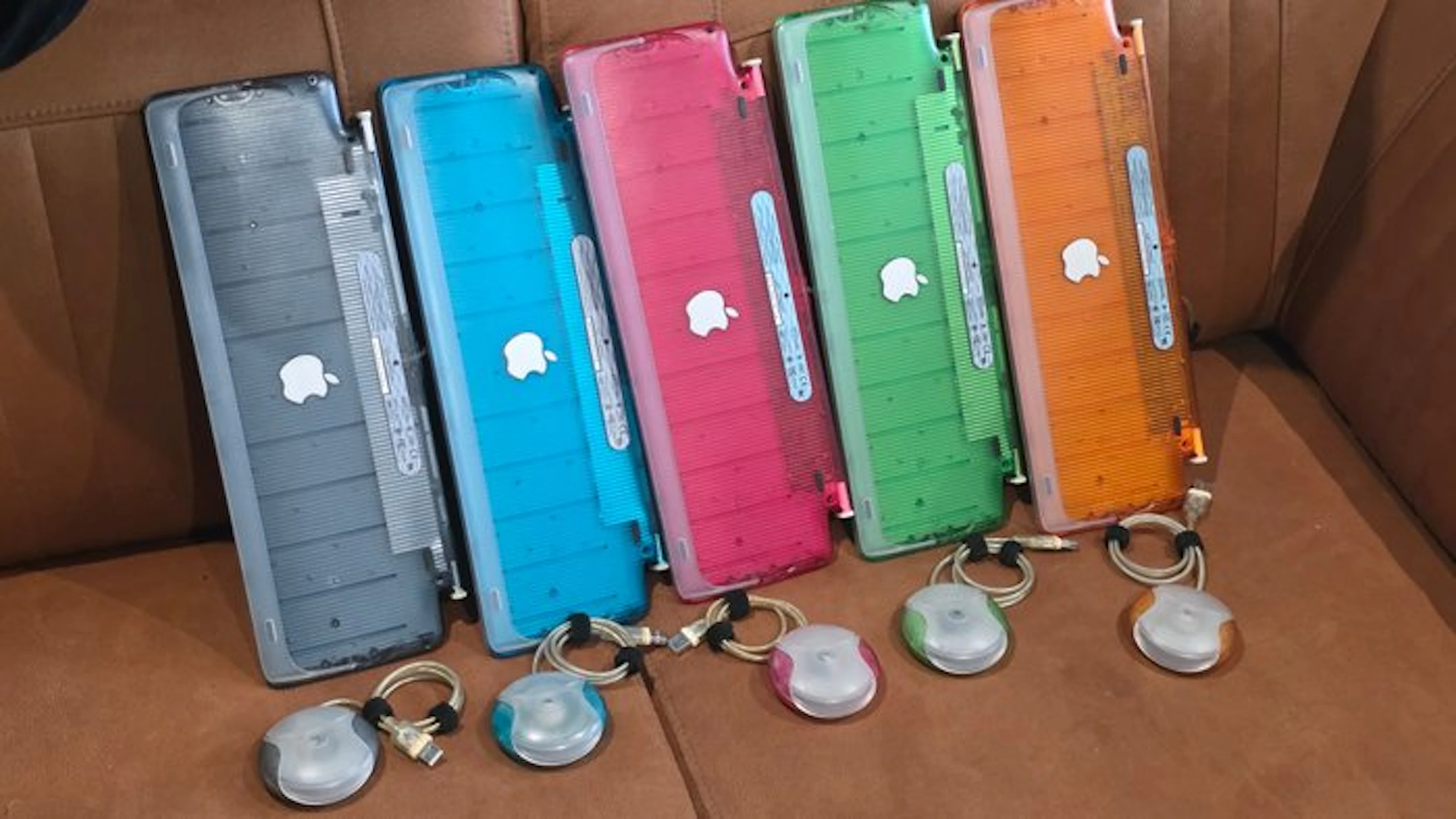 Apple Vintage Collection: Set of 5 USB Keyboards (M2452)...