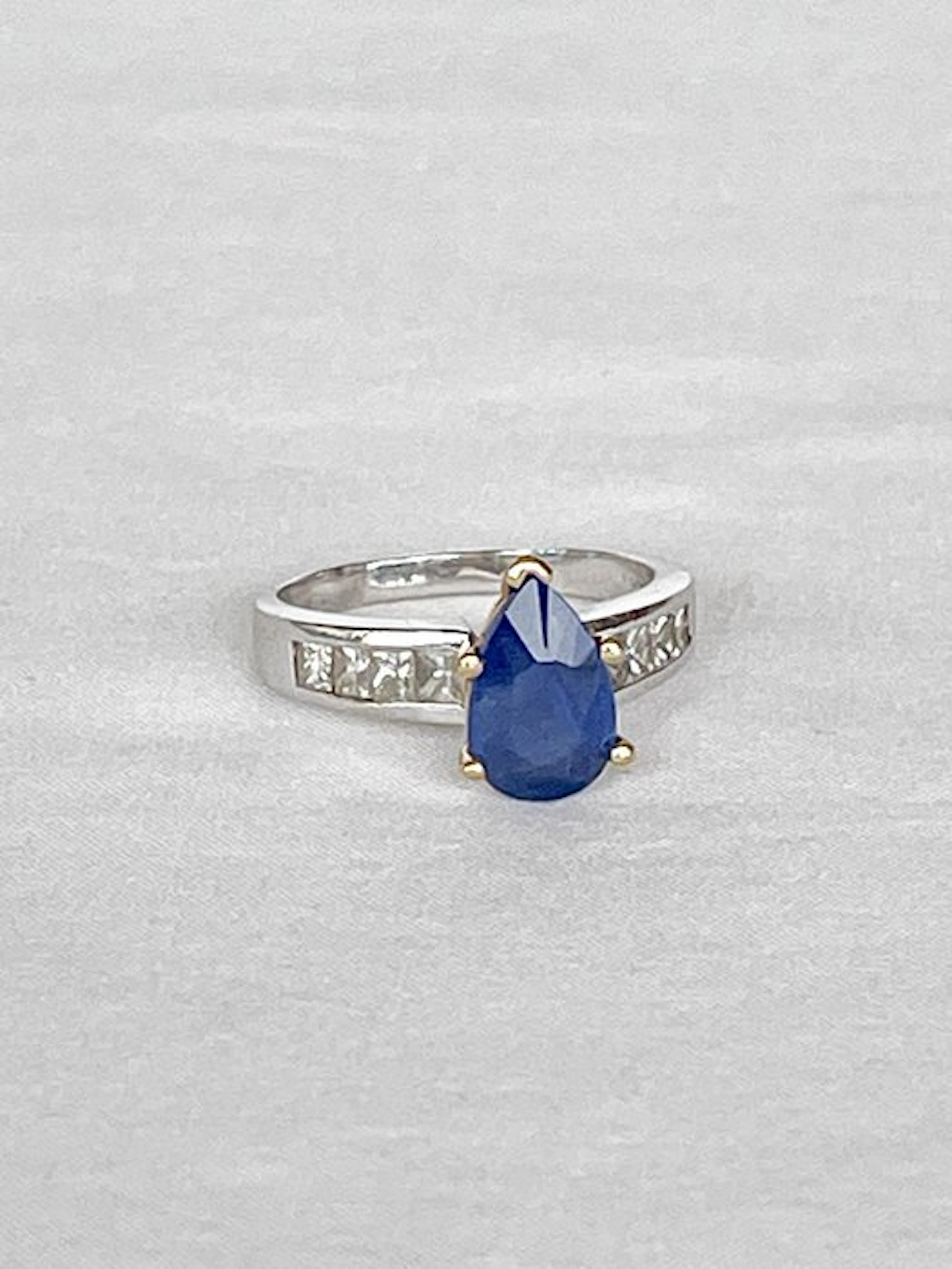 Ring Platinum - 3.50ct. tw. Sapphire - Diamond