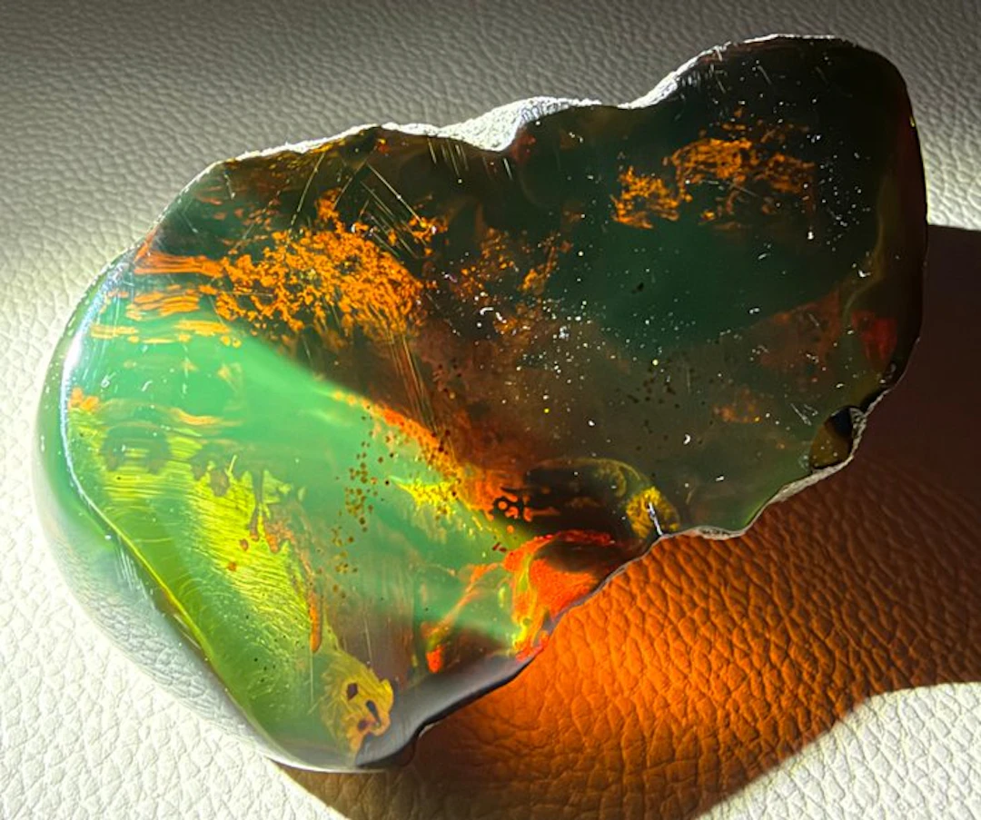 Mexican Amber Chiapas!! AAA Museum Quality!- 102 g