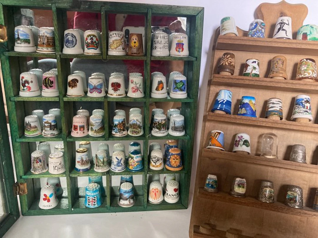 Themed collection - Collectible thimbles / 2 display cases