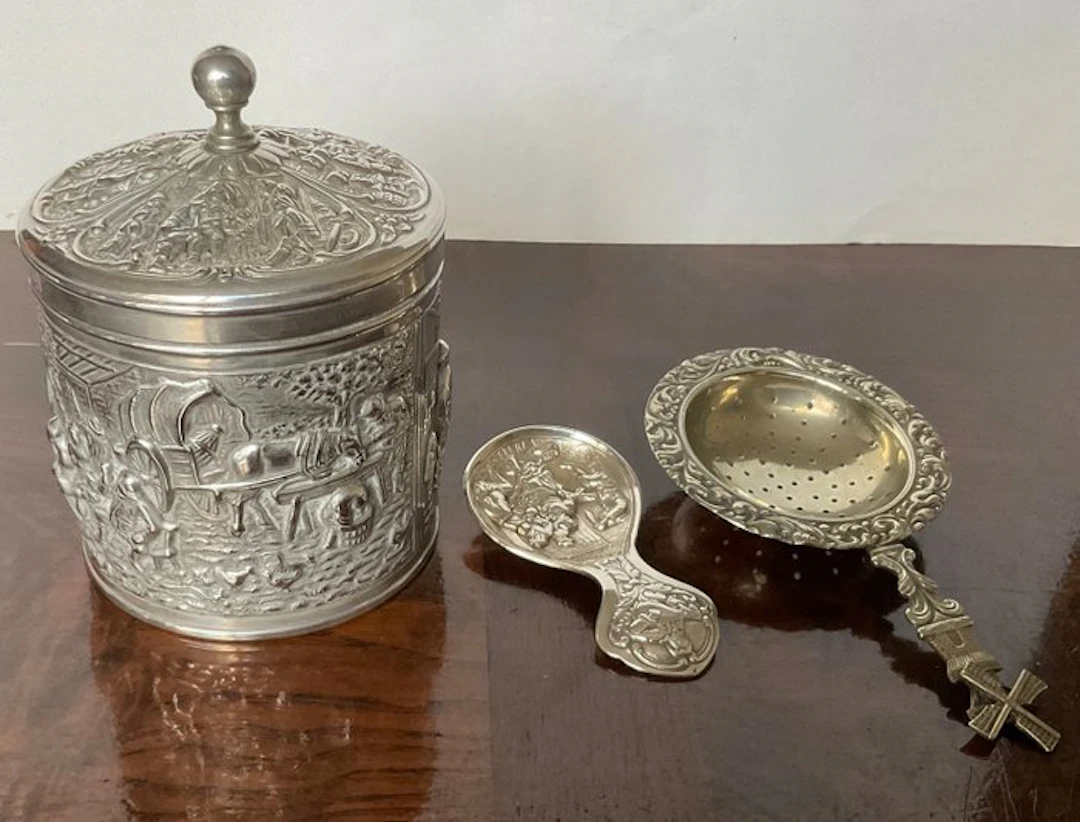 Douwe Egbert, Van Nelle - Box (3) - Tea box, thumb, sieve - Silverplated