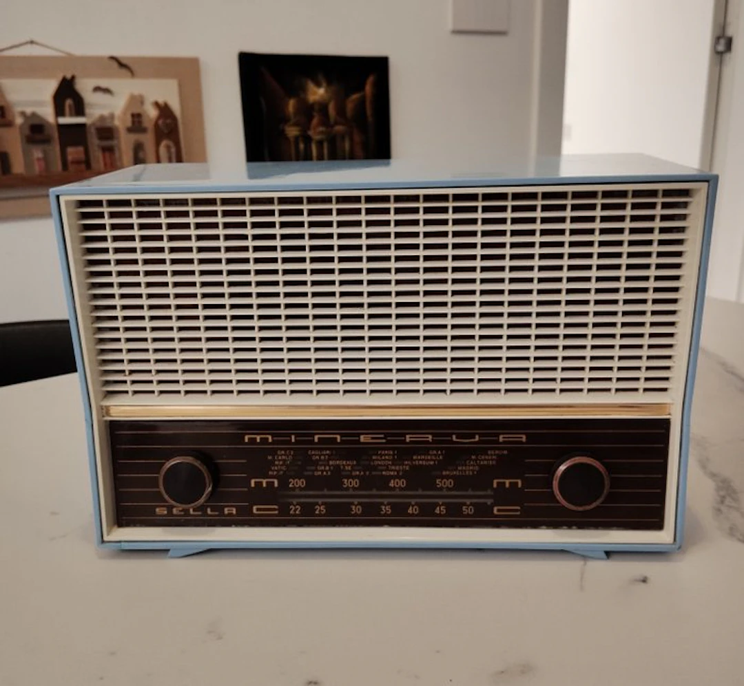 MINERVA - Sella - 1958 - Rare Light Blue Tube radio