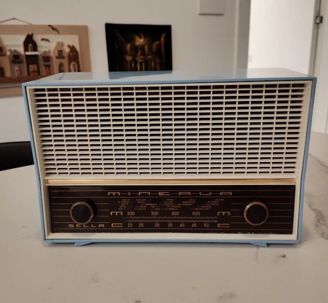 MINERVA - Sella - 1958 - Rare Light Blue Tube radio