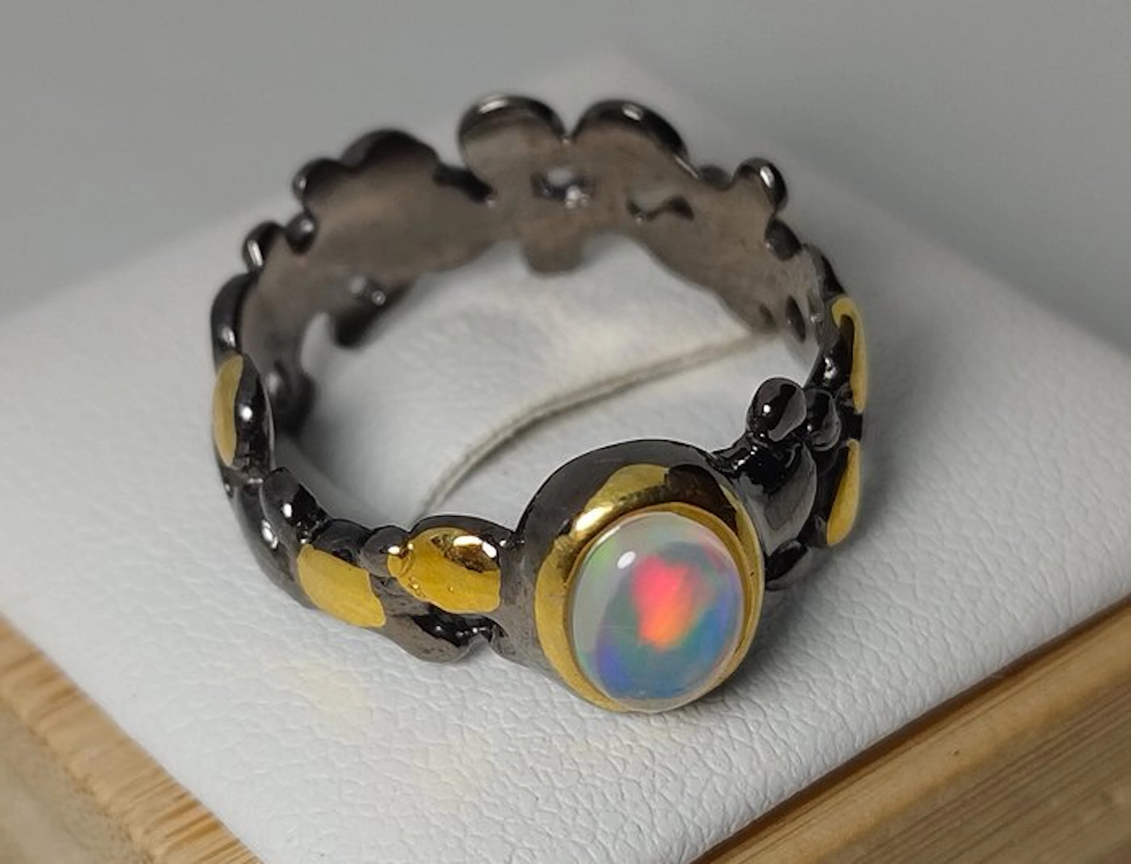 Stunning 925 Silver Ring "yellow gold plated" Natural Top Colors Opal- 4.16 g