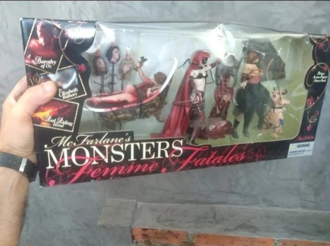 McFarlane Toys - McFarlane Toys - Sculpture