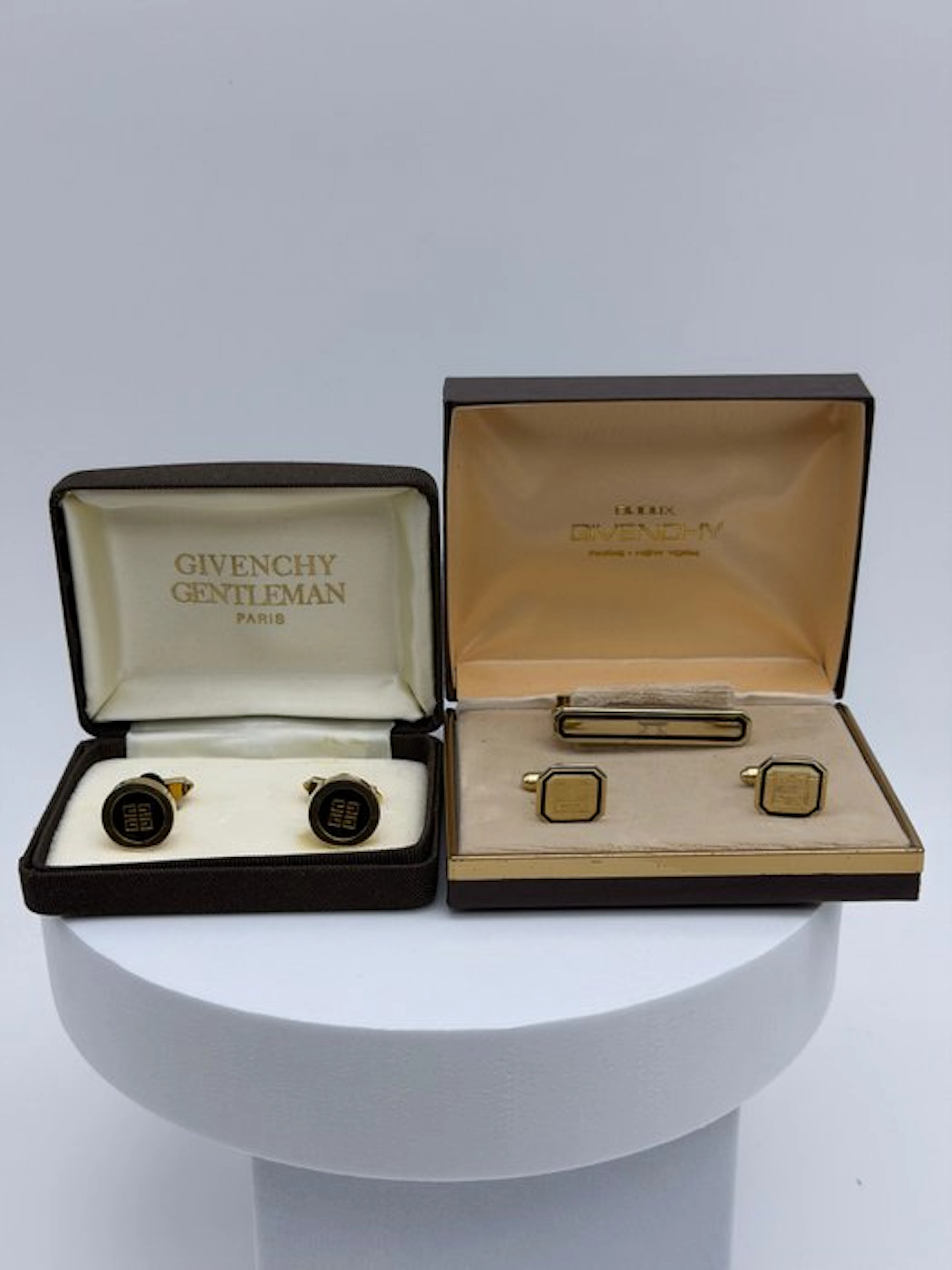 Givenchy - Metal, Gold-plated - Cufflinks - Original box