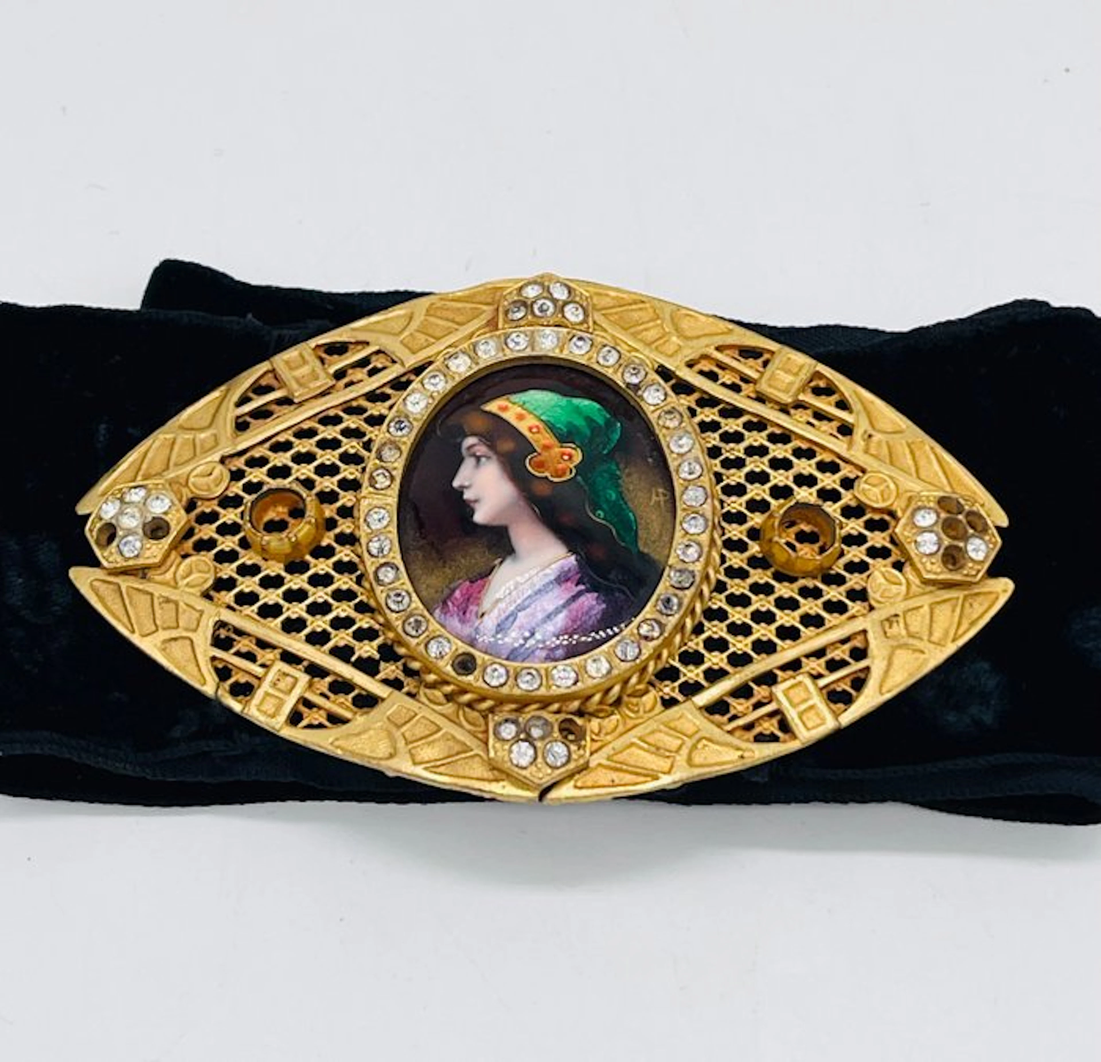 Belt ornament - France - Belt with enamel portrait