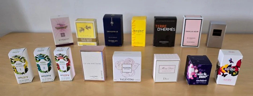 Themed collection - lot de 15 miniatures de parfums