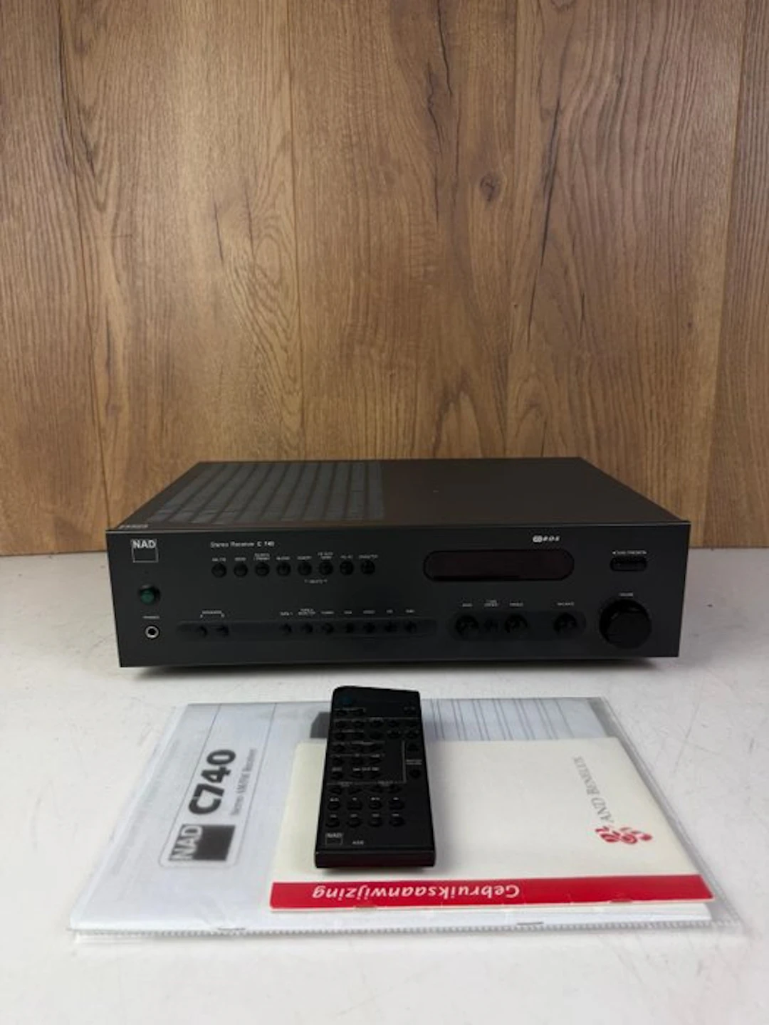 NAD - C740 Solid state stereo receiver