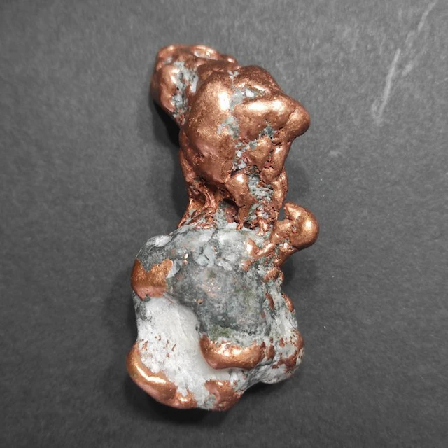 Copper nugget - Height: 3 cm - Width: 6 cm- 210 g - (1)