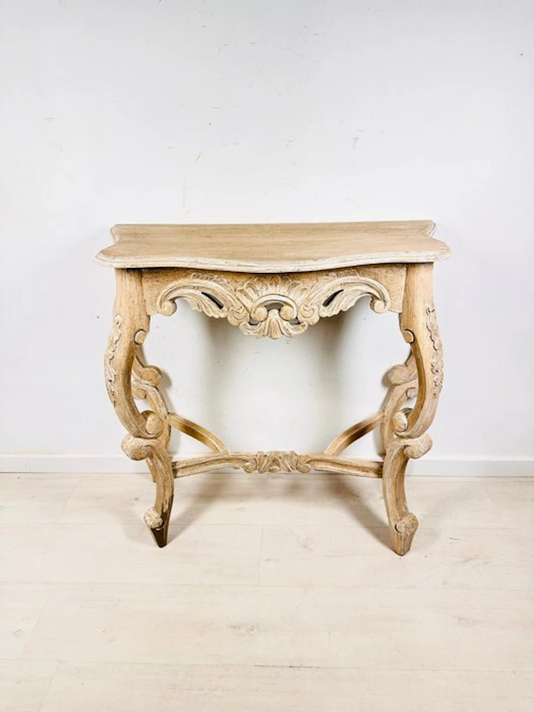 Console table - Carved Wood Console Table with Serpentine Top - Wood