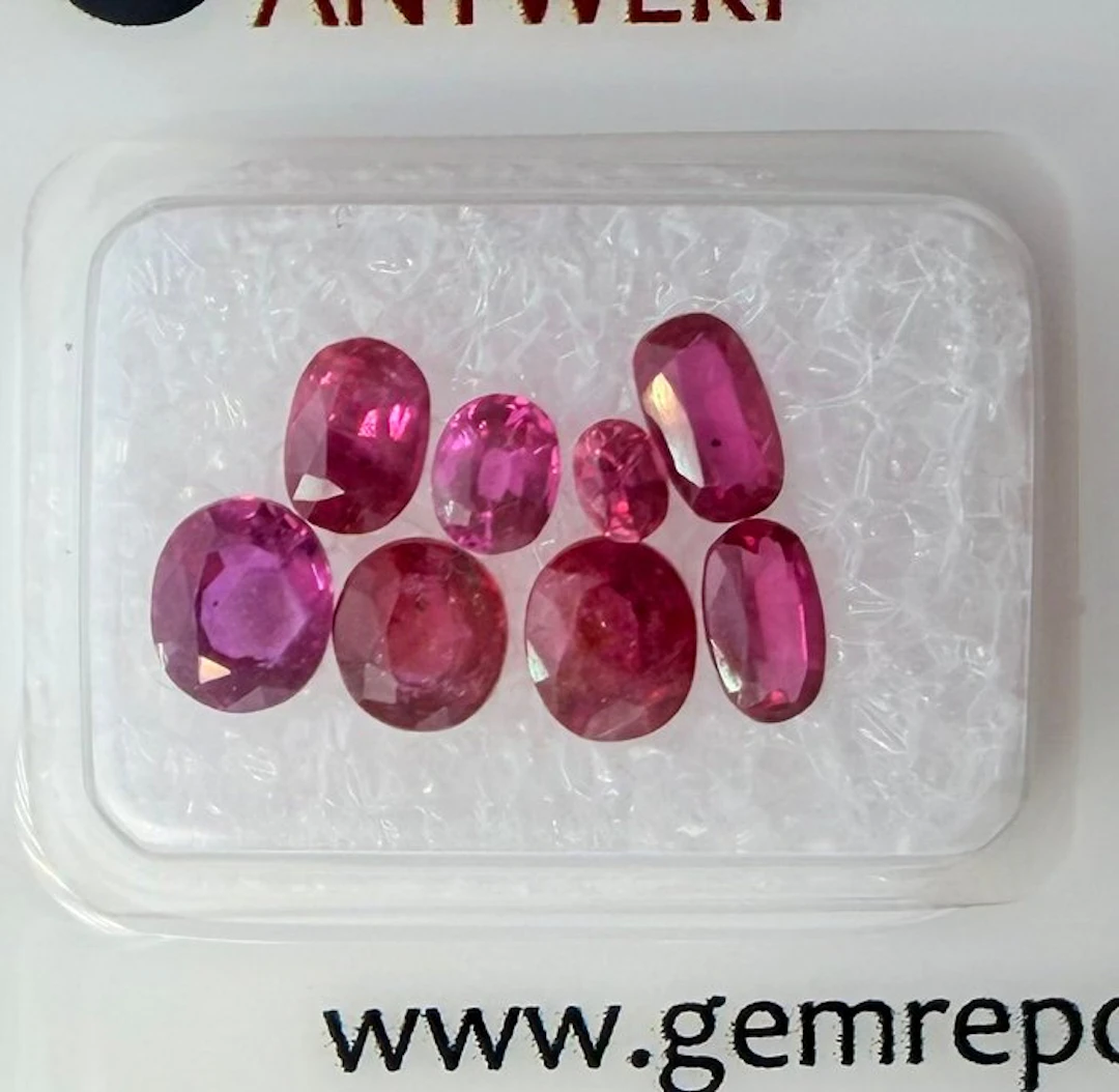No reserve price Sapphire, Ruby - 3.02 ct - Gem Report Antwerp (GRA)