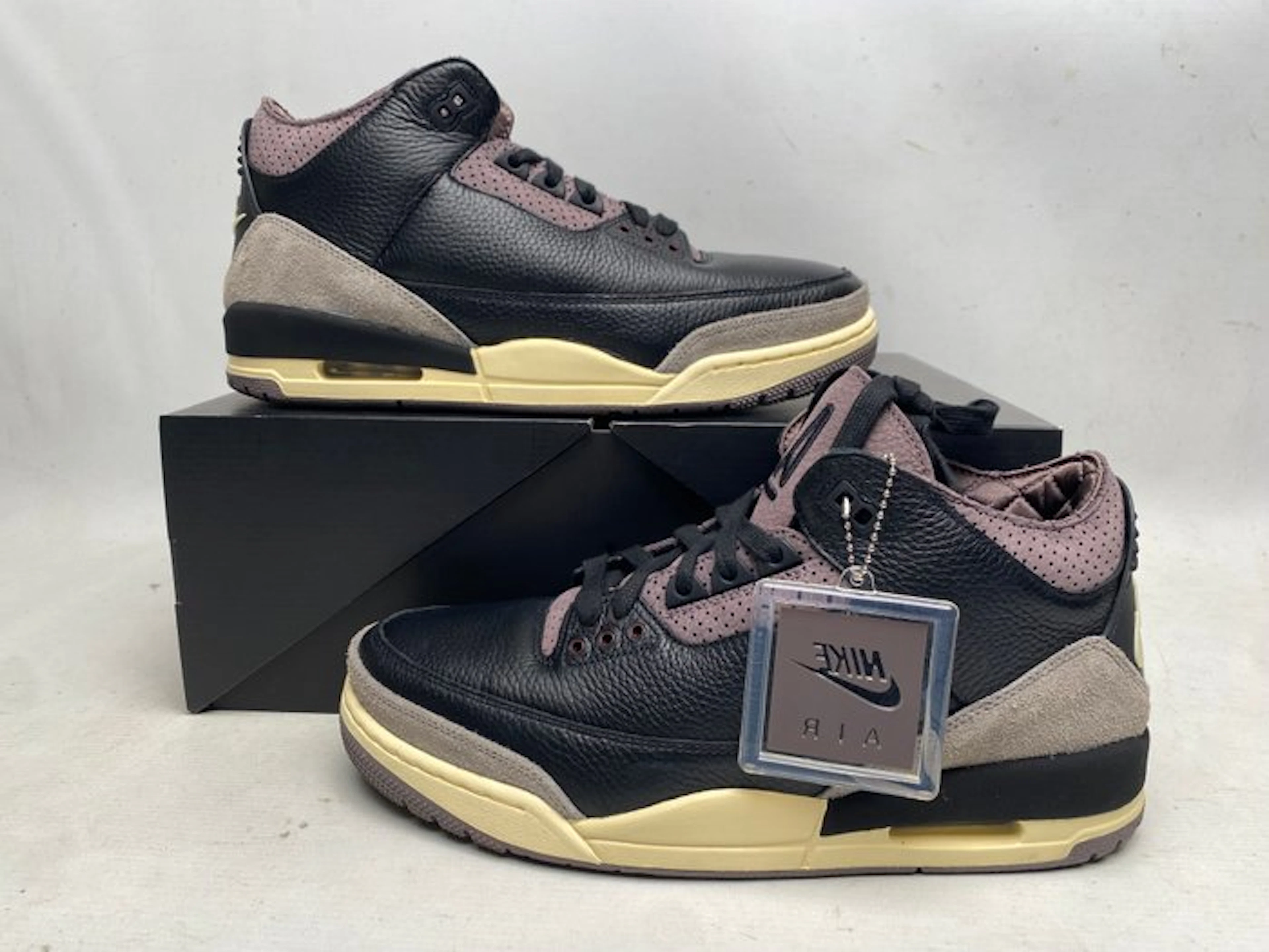 Air Jordan - Air Jordan 3 - Sneakers - Size: EU 45 - New with tags