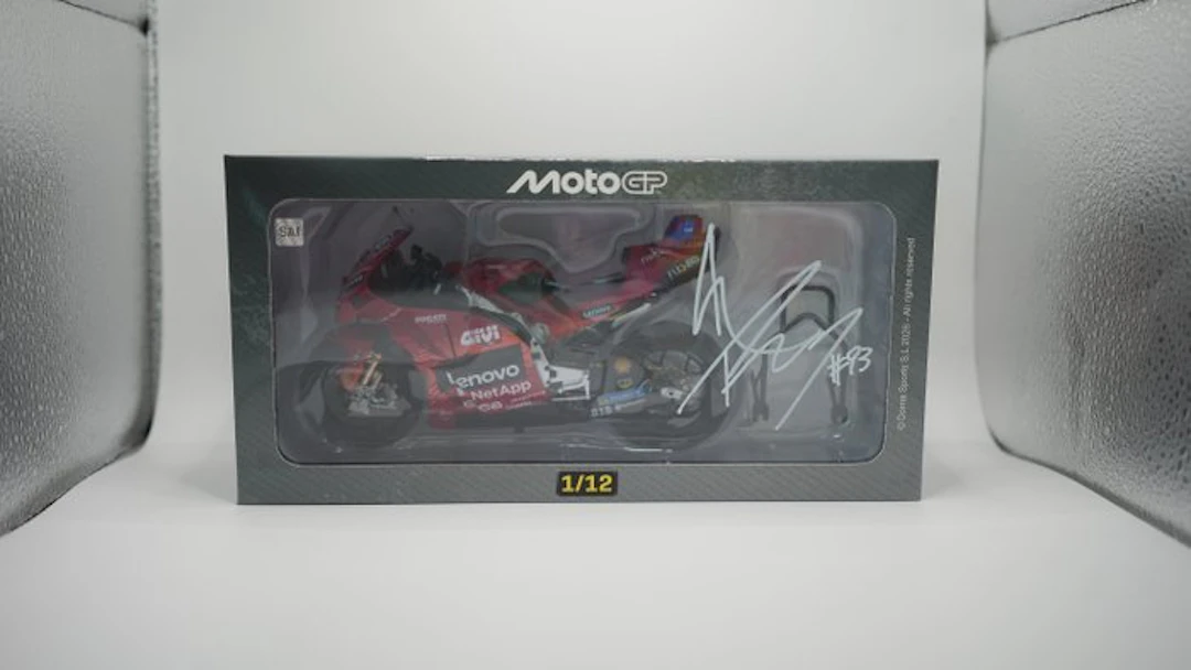 Marc Marquez - Scale 1/12 model motorbike