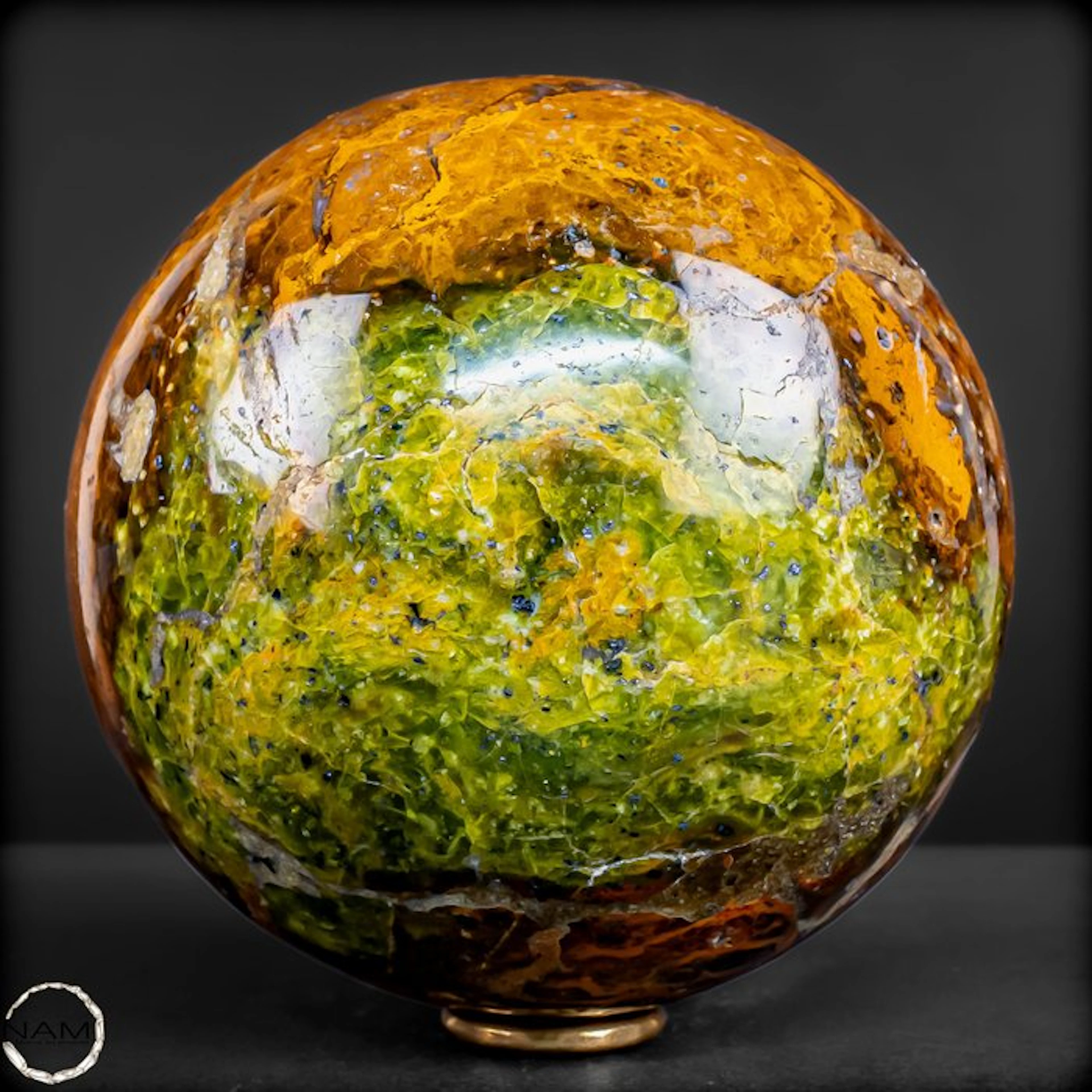 Radiant green opal sphere – The jewel of life in its perfected form.- 1945.67 g
