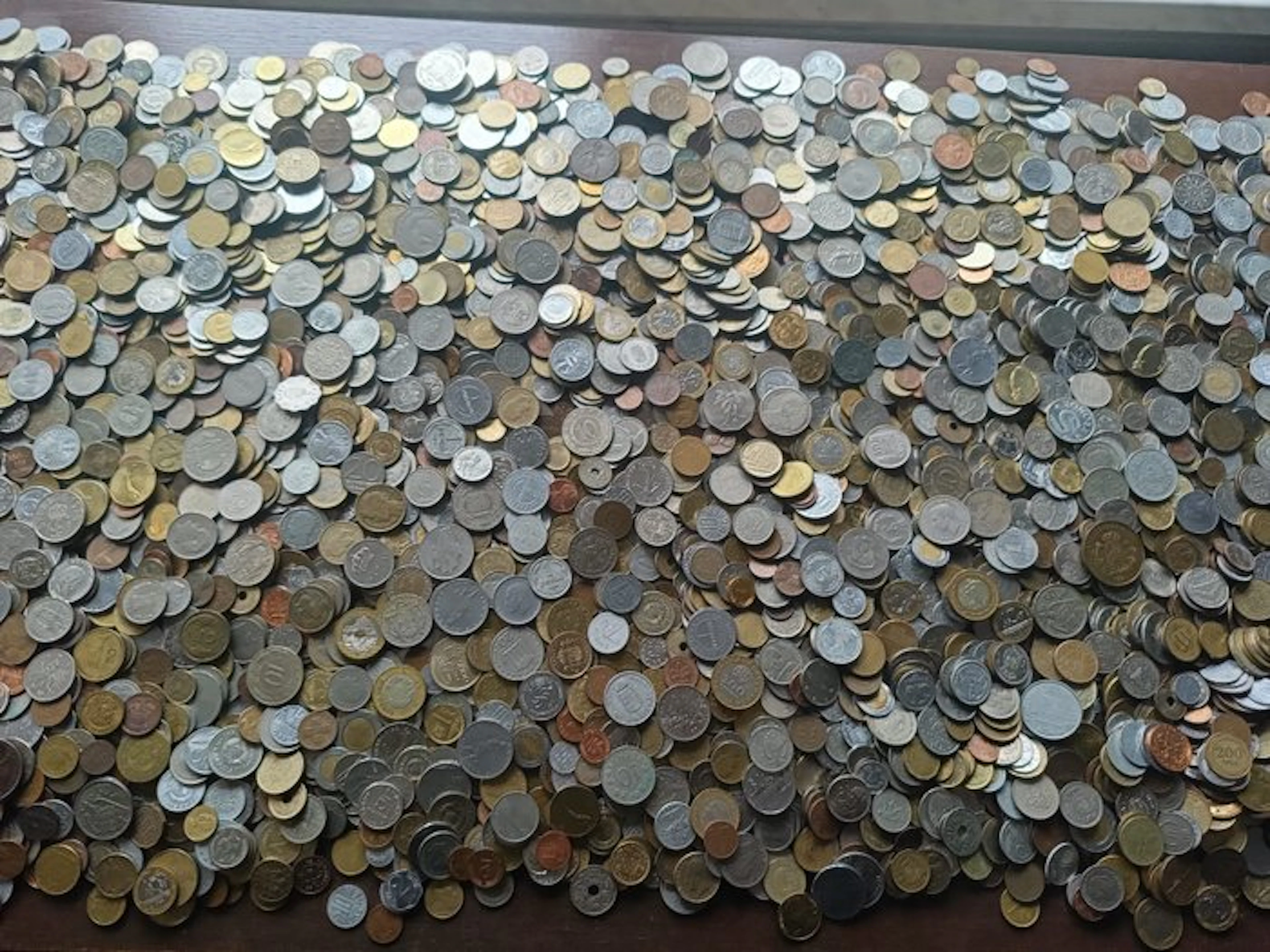 World. Massive lot of approx +- 20 kilogram world coins (No reserve price)