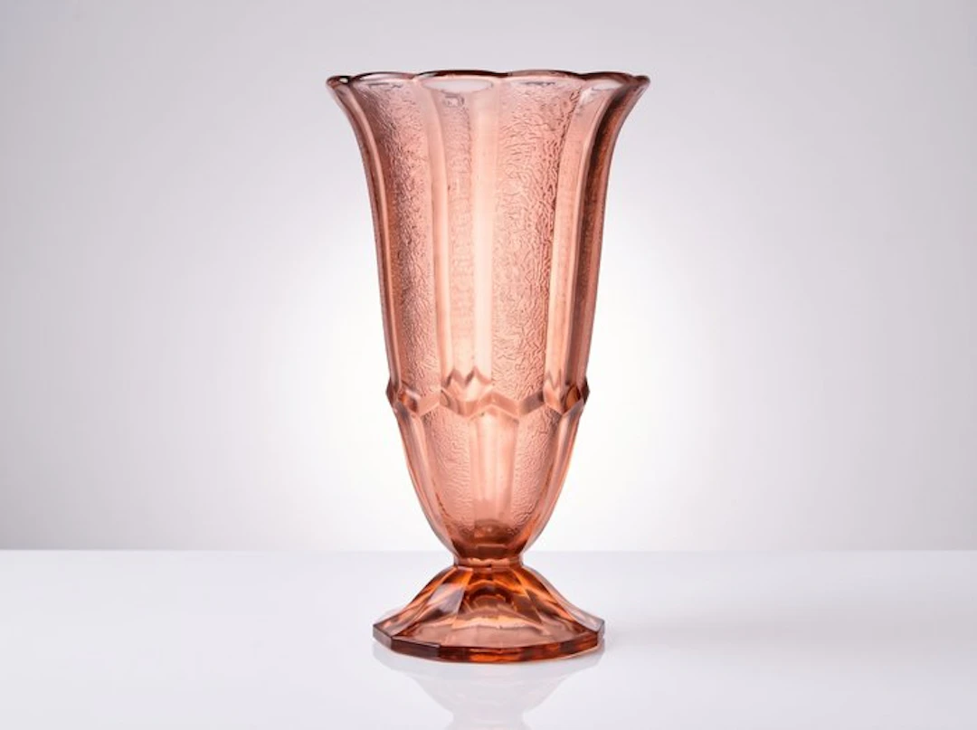 Vase - Salmon-pink Art Deco trumpet vase • Relief decor •...