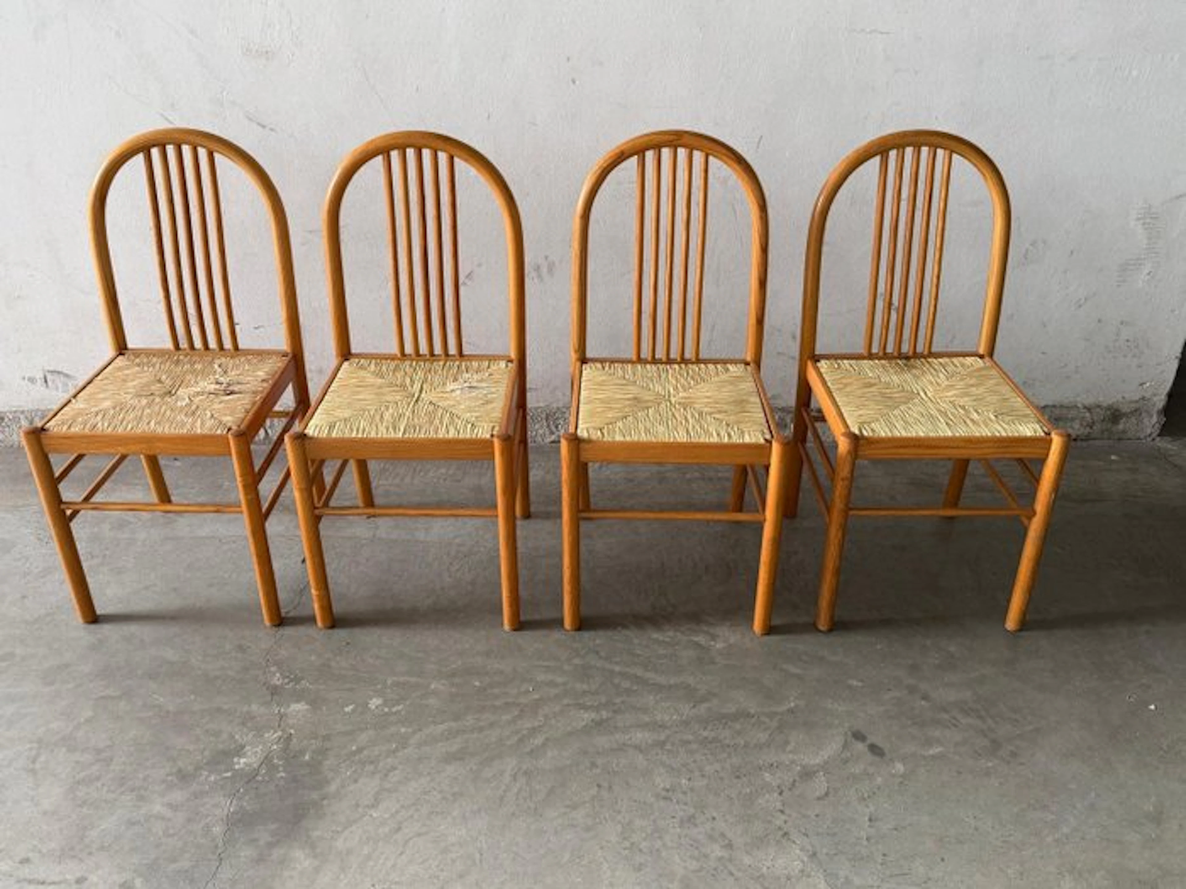 Chair - Wood, Bamboo - Set of four vintage chairs in wood and woven straw.