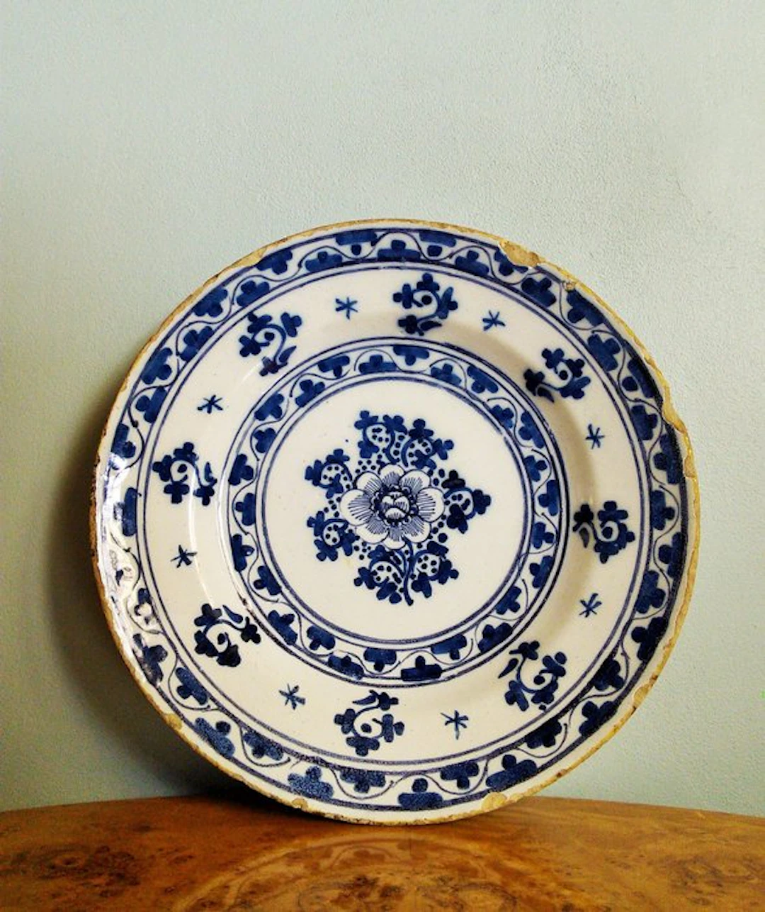 Plate - 18e eeuws - Florale circulaire decoratie met...