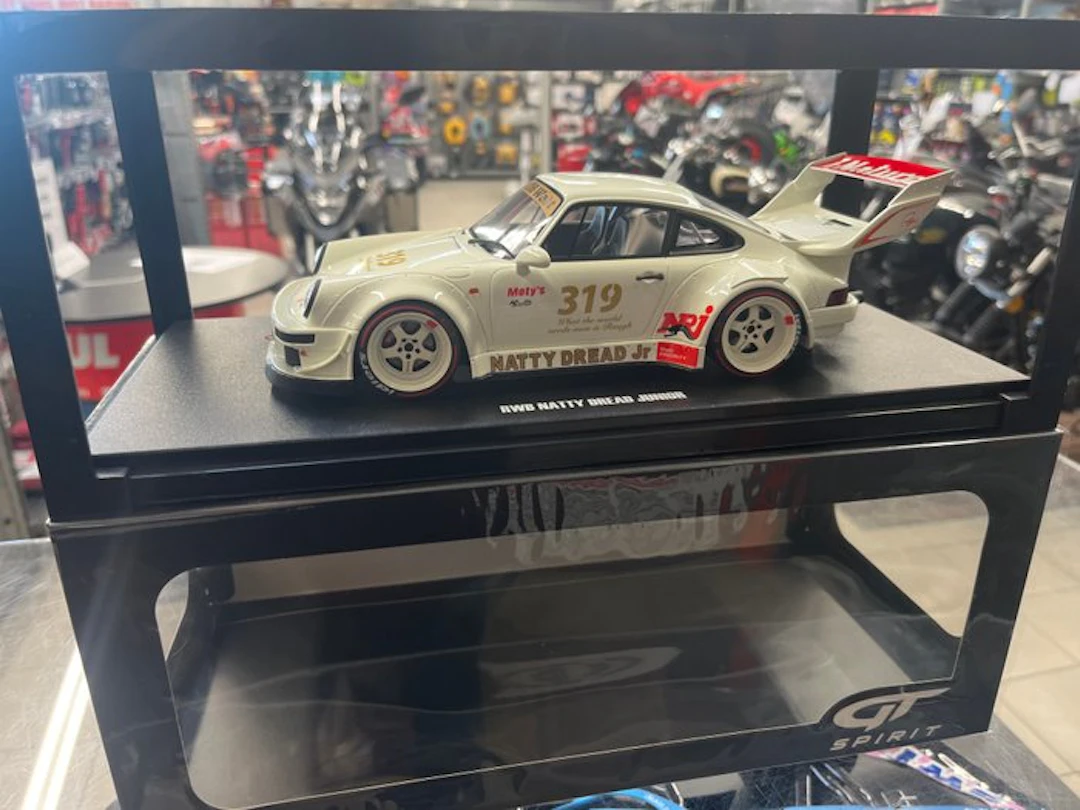 GT Spirit 1:18 - Model race car - Porsche 911 RWB NATTY DREAD JUNIOR - 2008