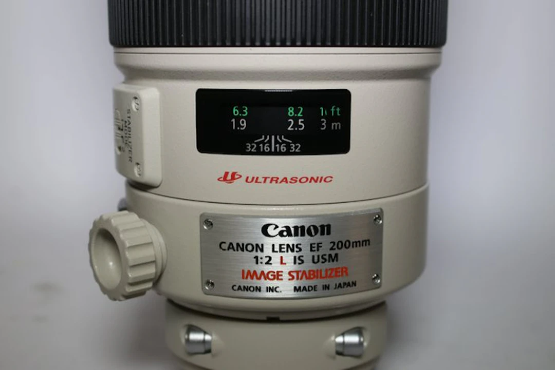 Canon EF 2/200mm | Camera lens