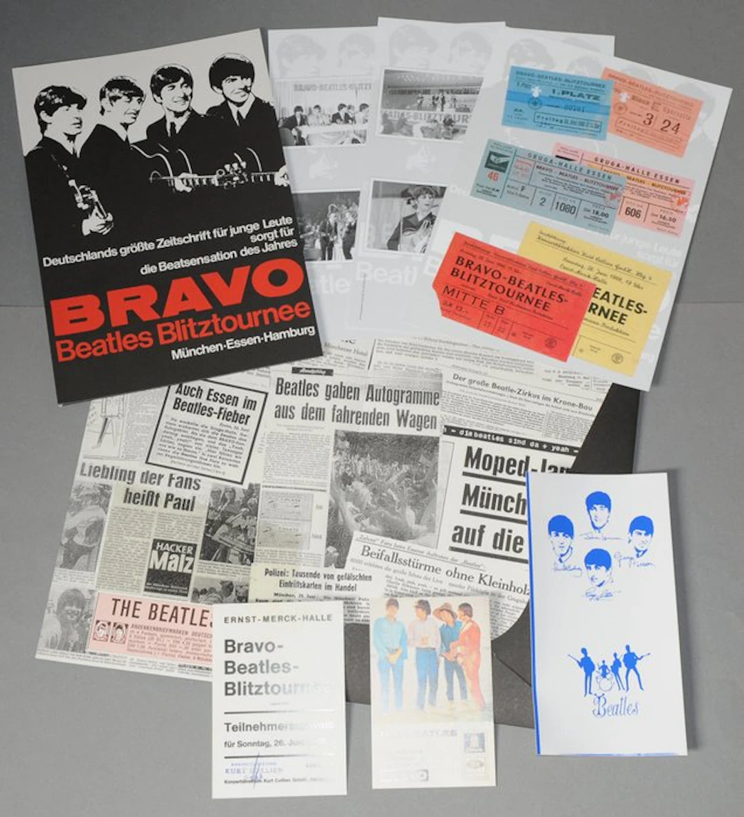 Beatles - 'Bravo Beatles Lightning Tour' folder with photos
