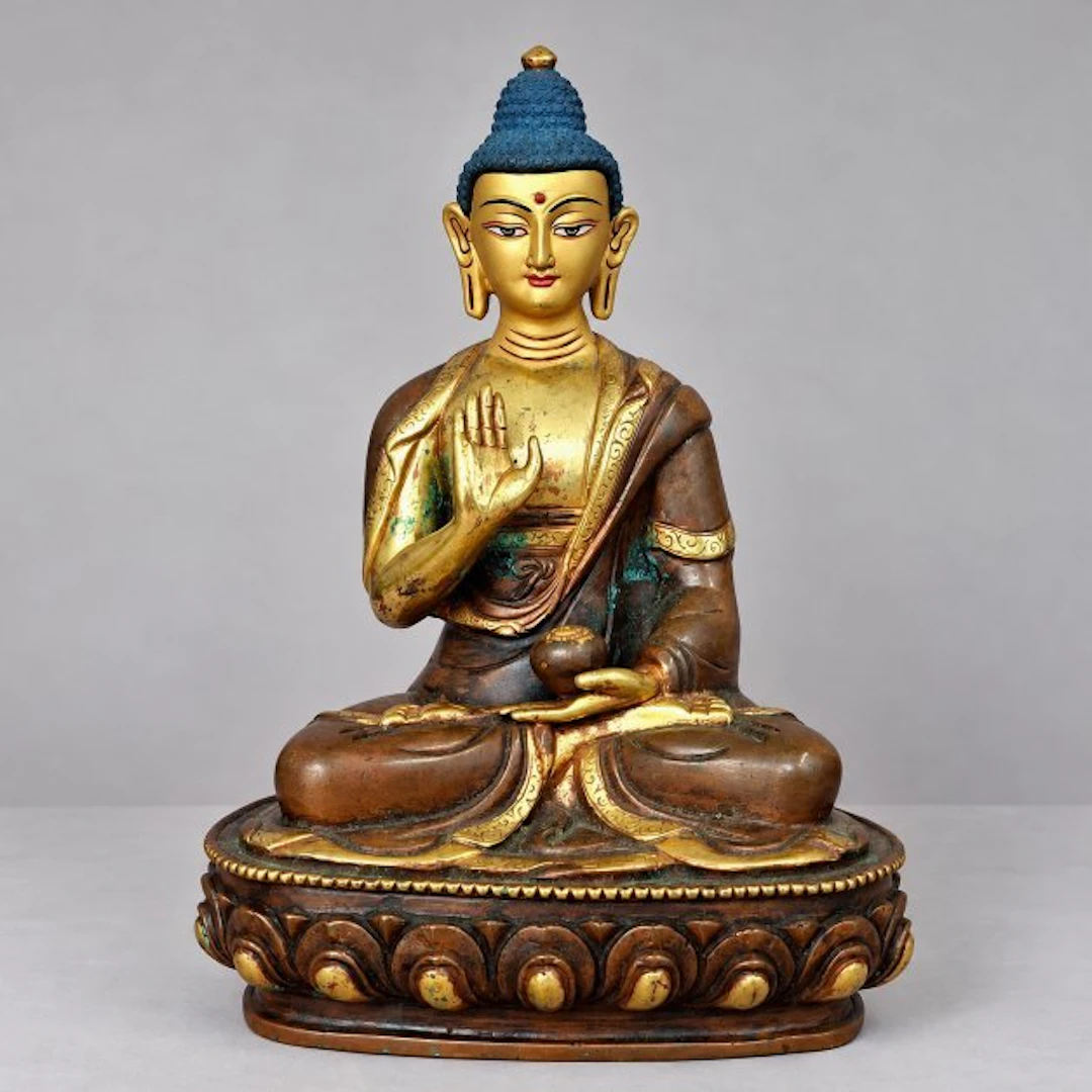 Amoghasiddhi Gold Face Boeddha - Patinated bronze - Asia