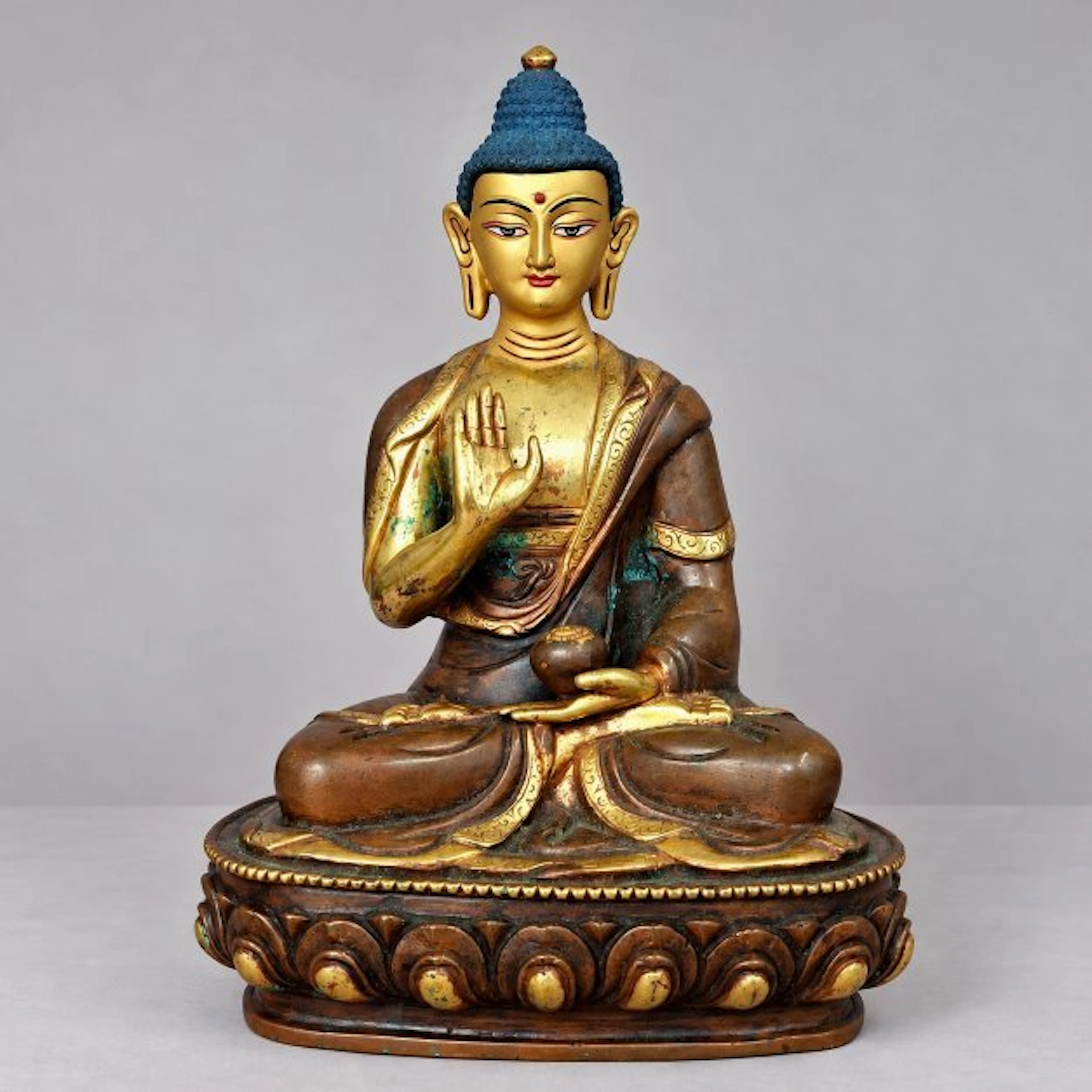 Amoghasiddhi Gold Face Boeddha - Patinated bronze - Asia