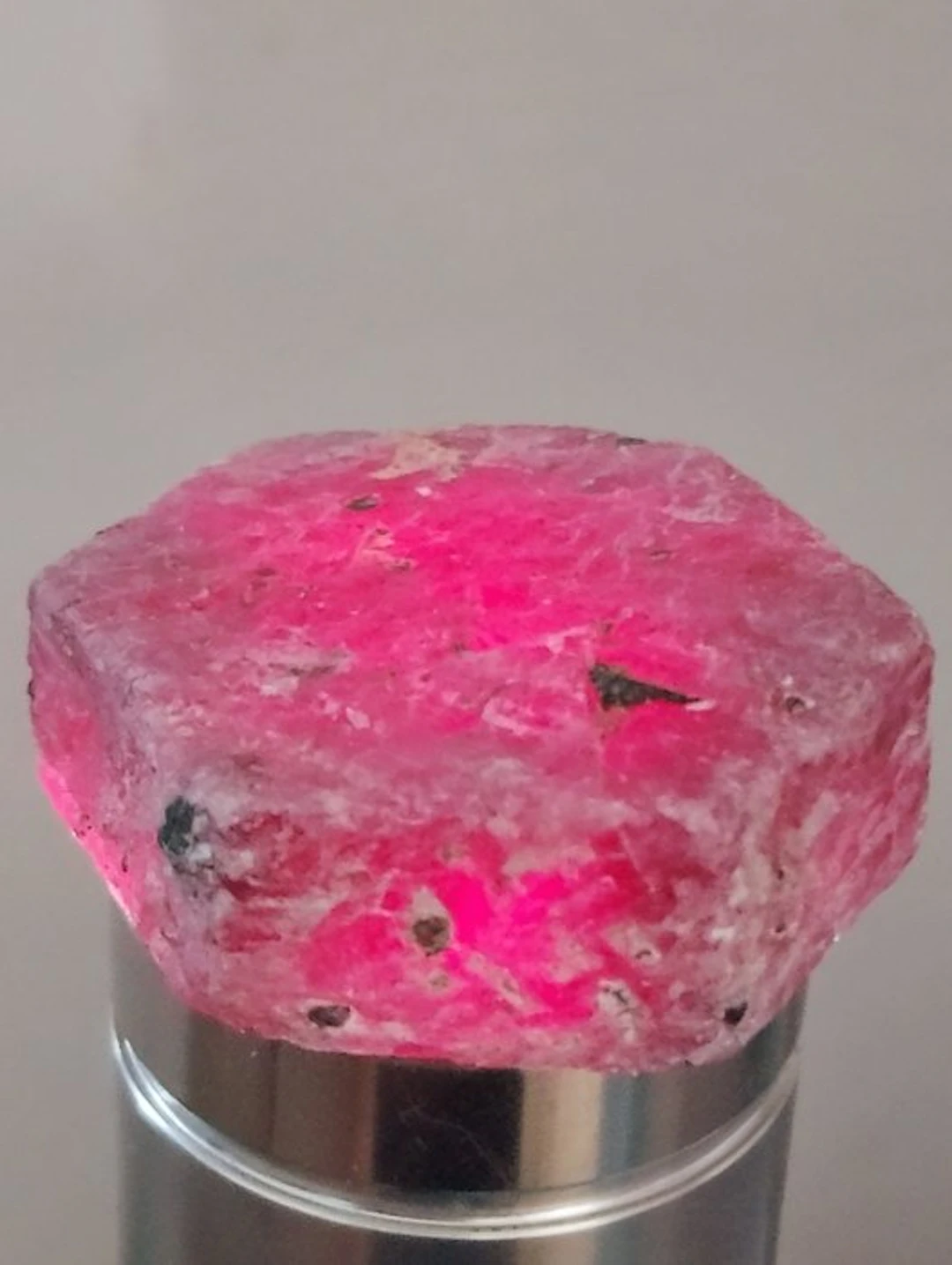 Ruby Rough - Height: 3.8 cm - Width: 3.4 cm- 44.07 g - (1)