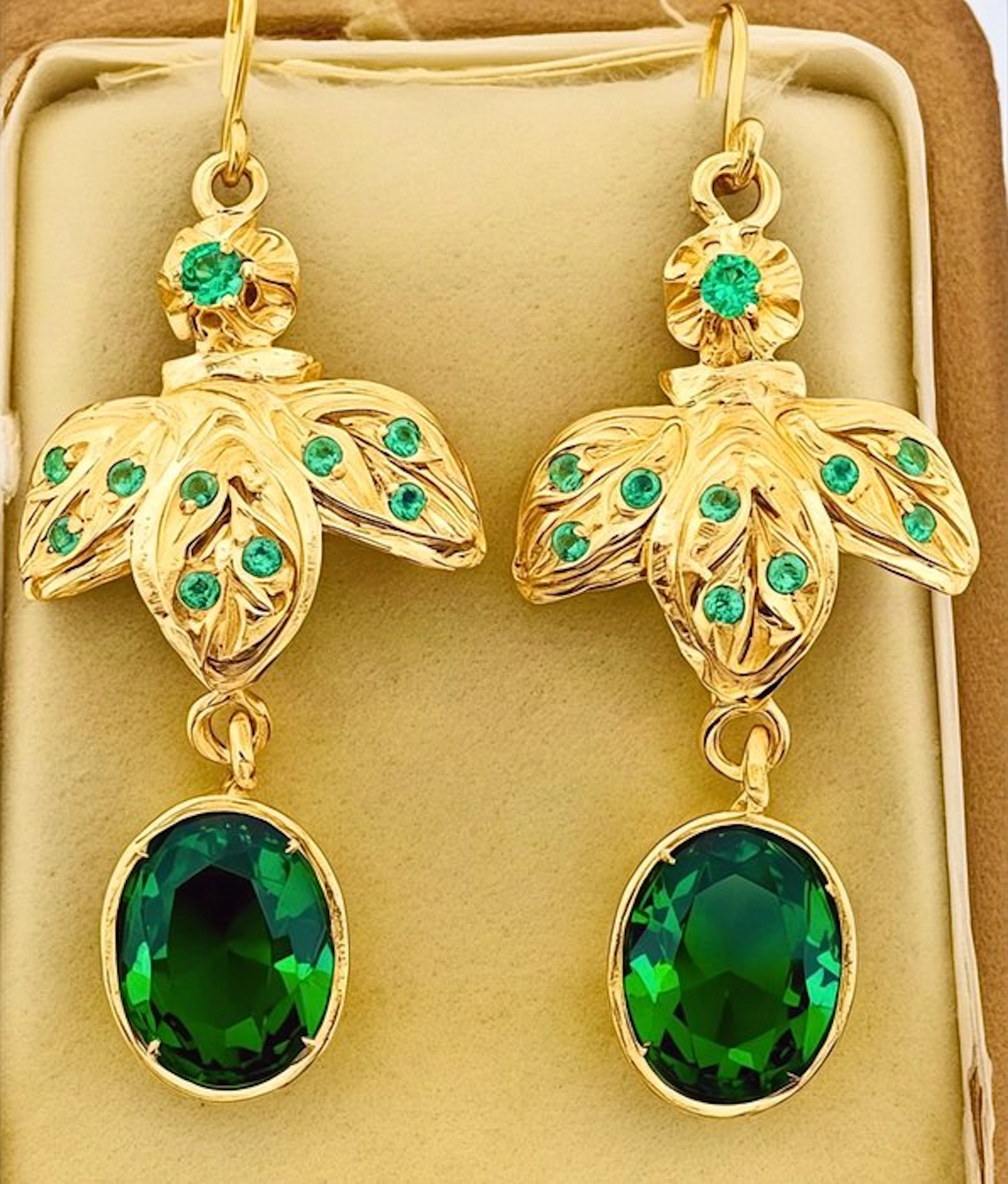 No reserve price - Earrings - 9 kt. Yellow gold, Silver Emerald