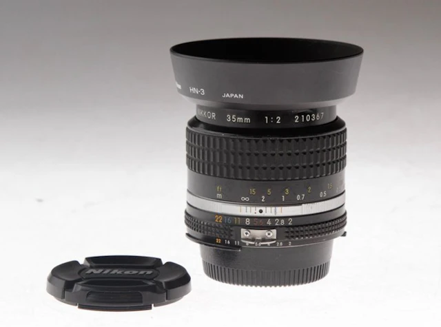 Nikon Nikkor 35mm 1:2,0 AIS Wide angle lens