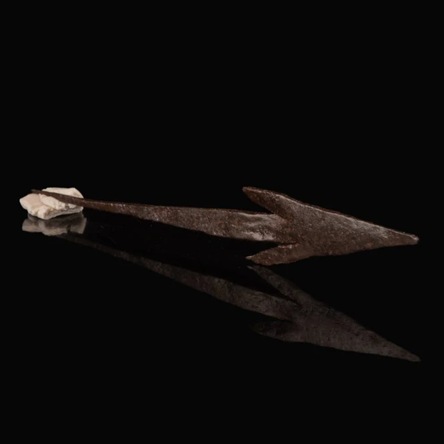 Ancient Roman Iron Large Military Barbed Arrowhead (No reserve price)