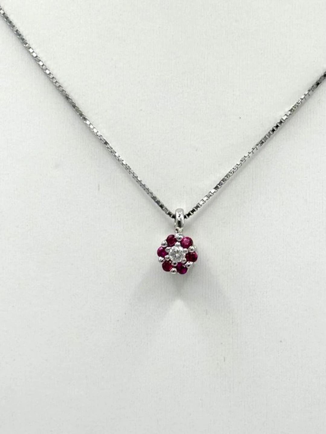 Necklace with pendant - 18 kt. White gold - 0.50ct. tw. Ruby - Diamond