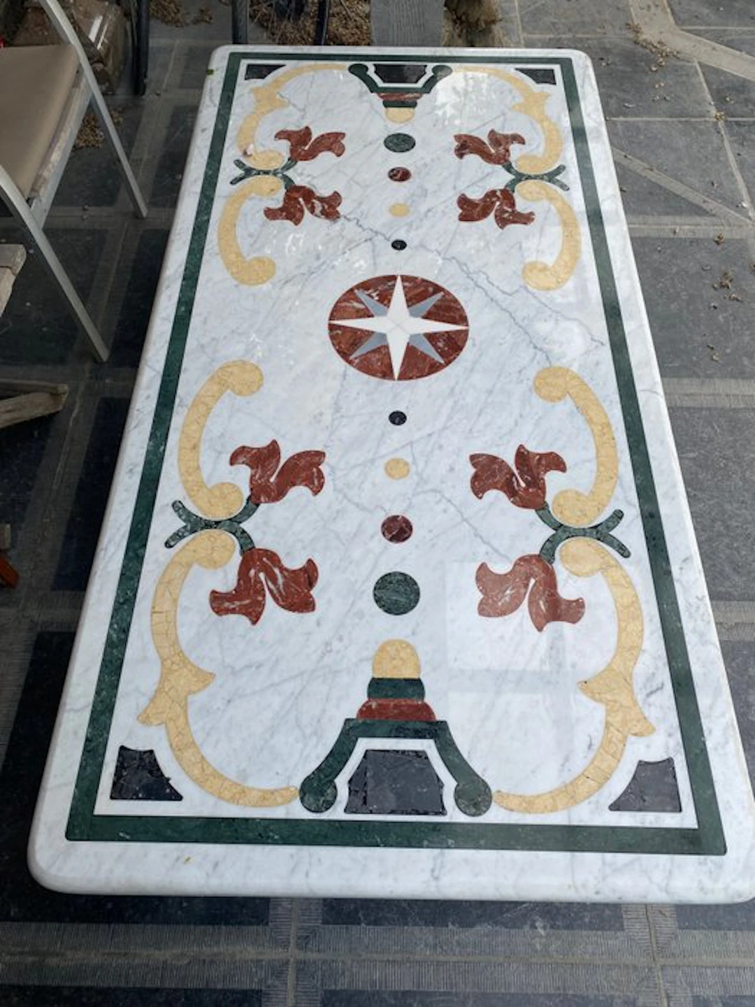 Table - Carrara marble - Coffee table with a range of...
