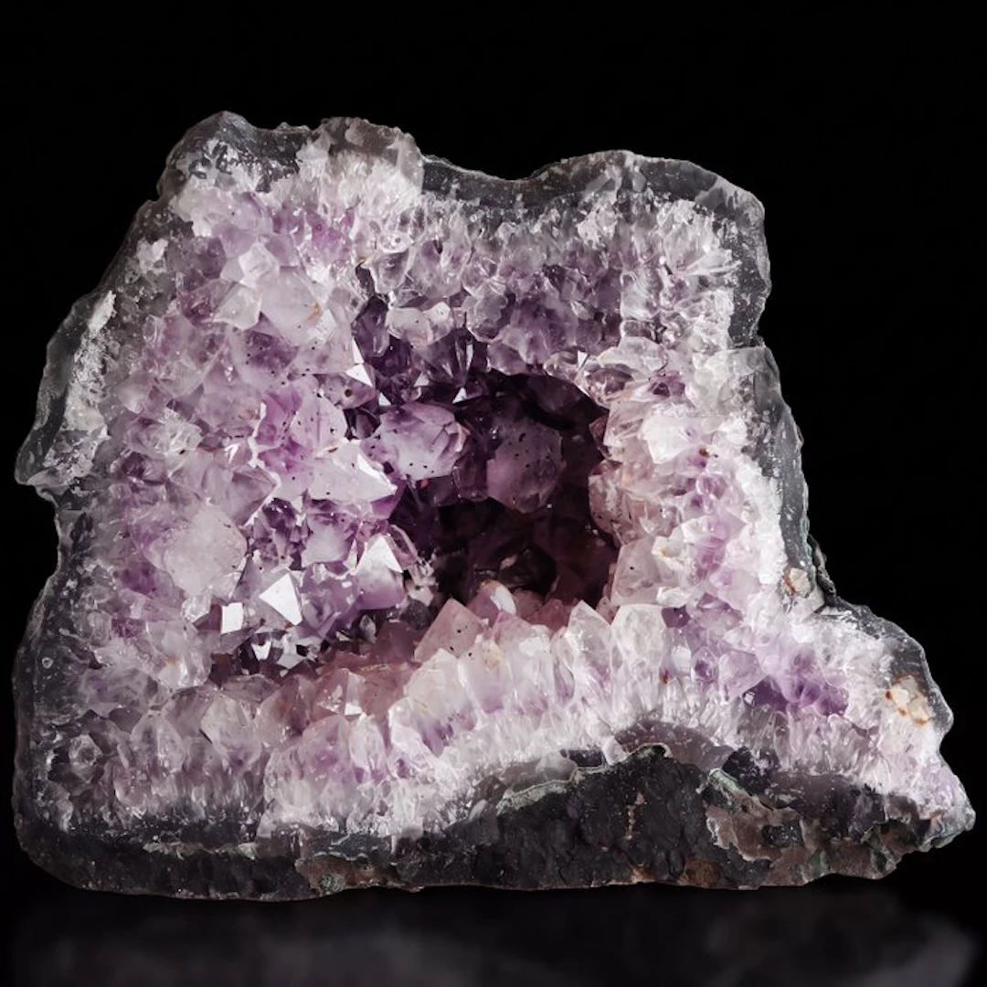 Amethyst - Geode - 13x18x8 cm- 1.85 kg