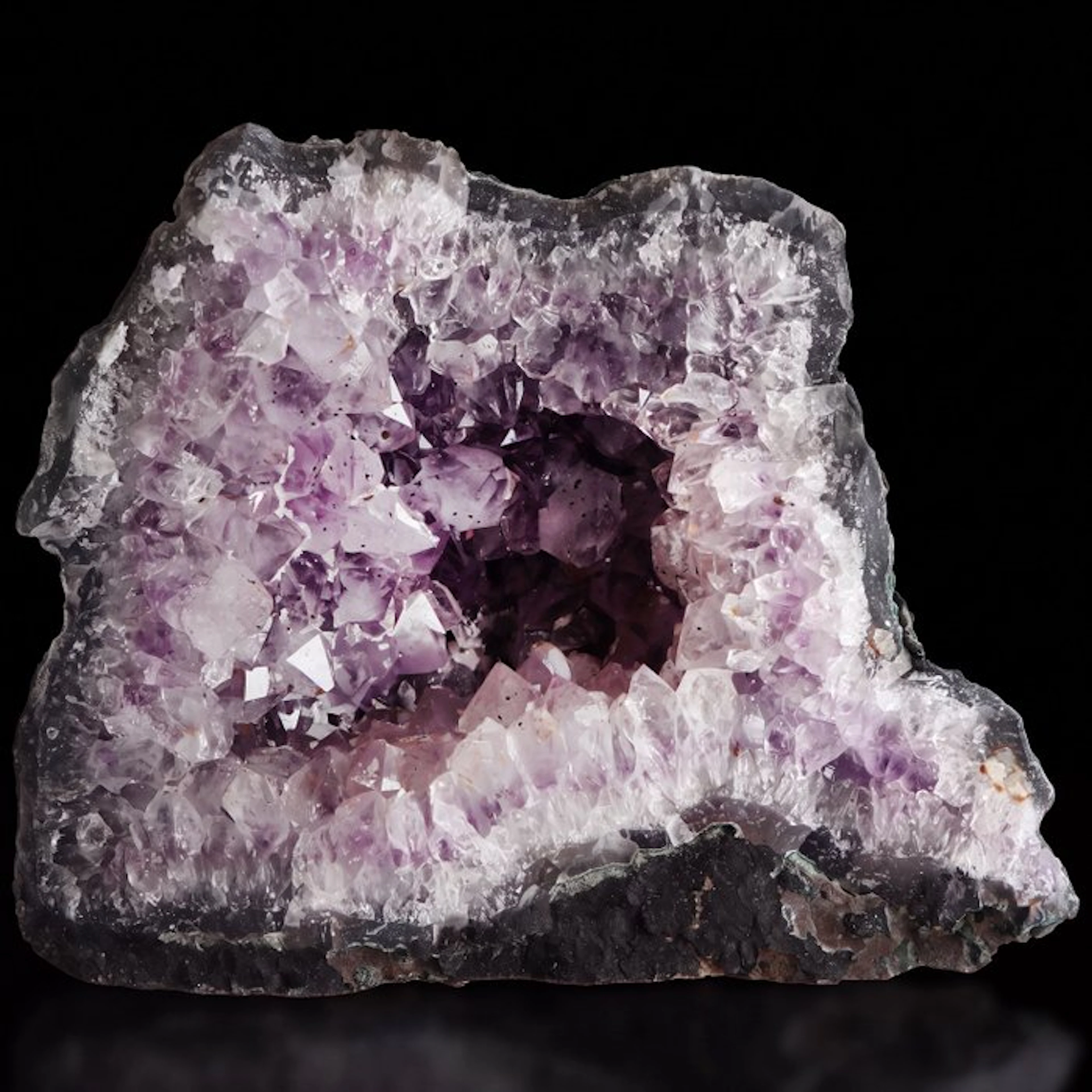 Amethyst - Geode - 13x18x8 cm- 1.85 kg