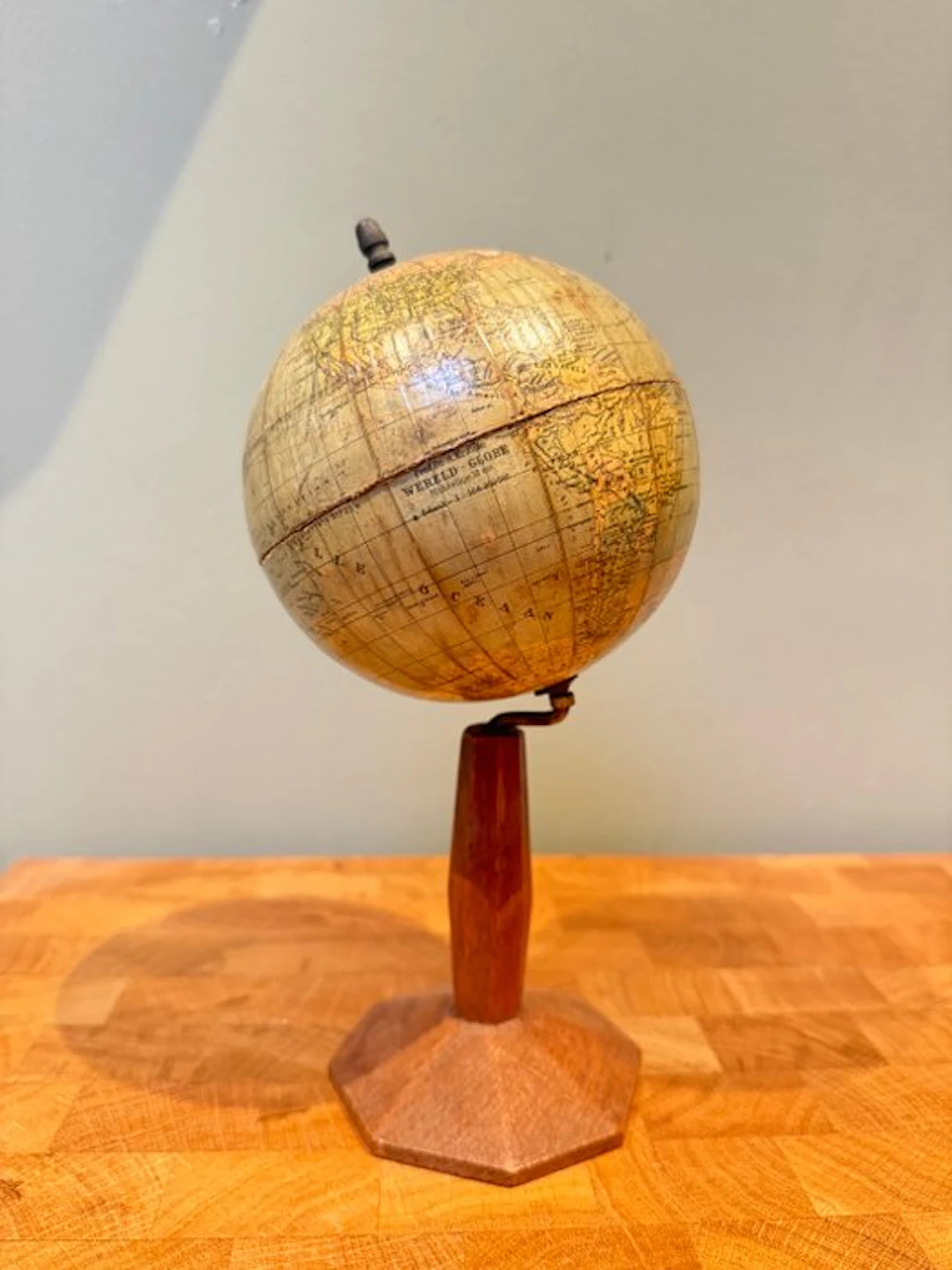 Tabletop globe - Dr