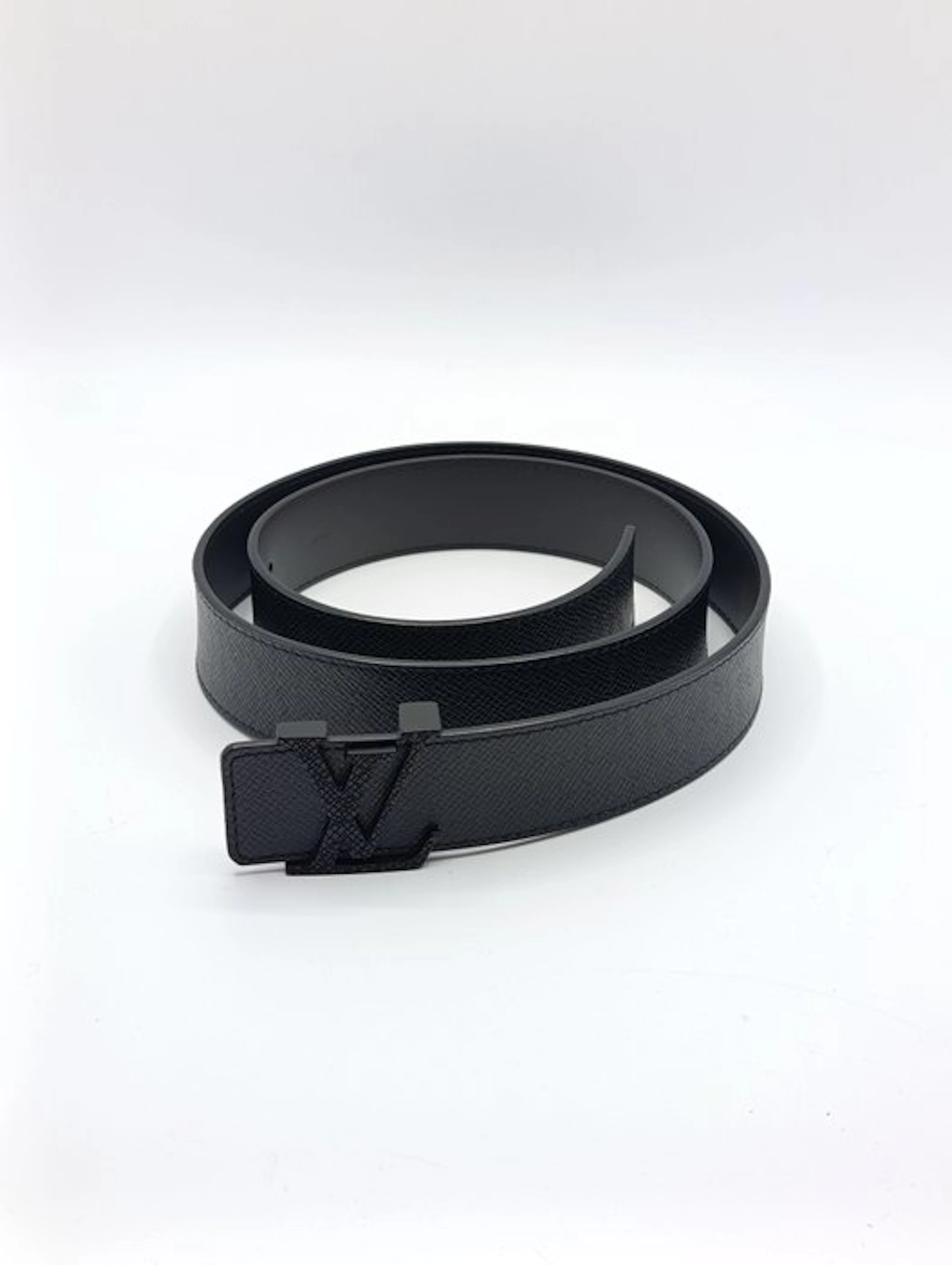 Louis Vuitton - LV Initiales Black Taiga - M0001 - Belt