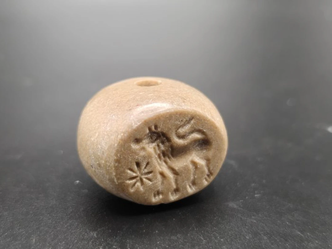 Old Near Eastern Jasper Intaglio Seal - Height: 24.84 mm...