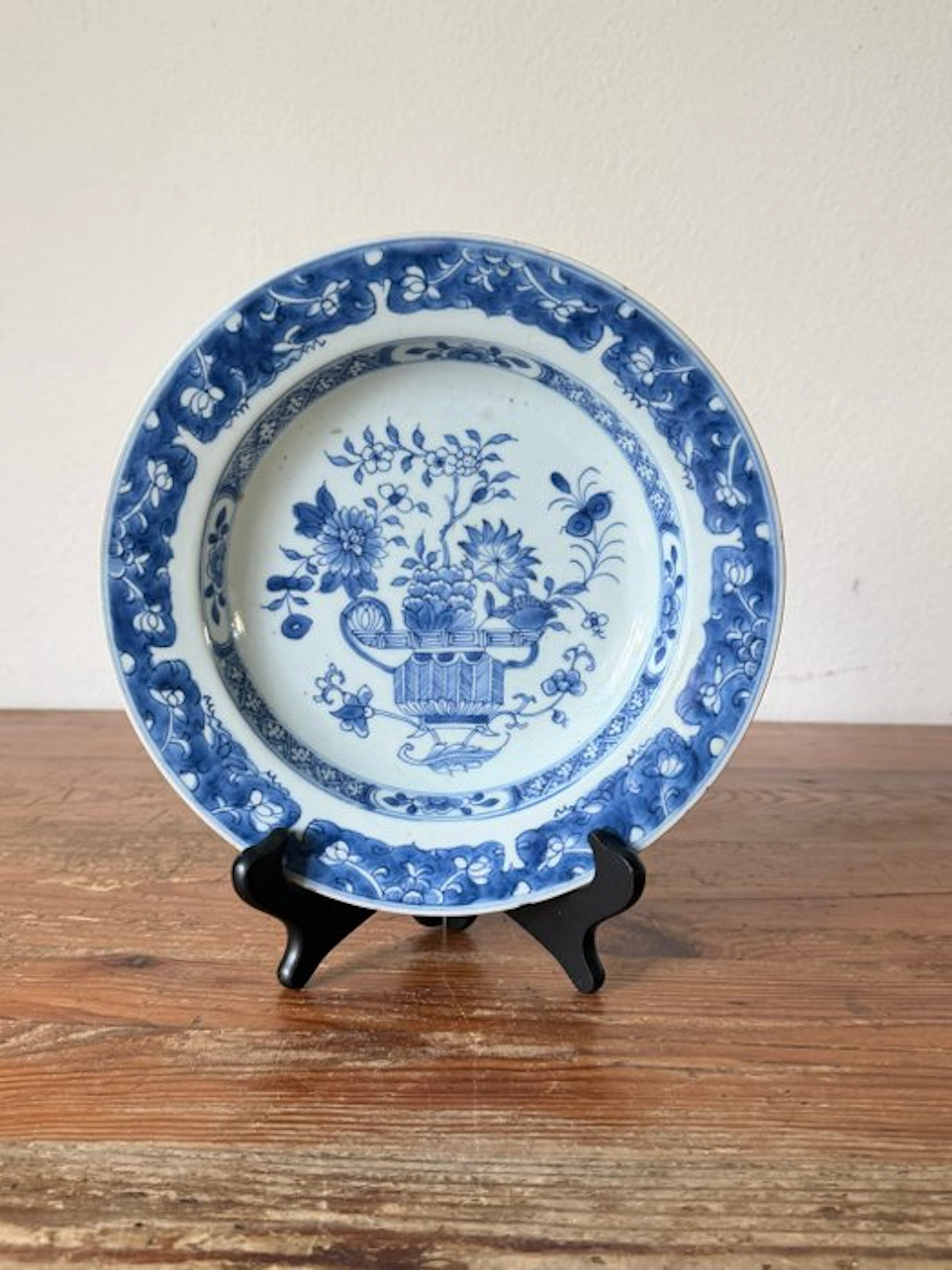 Dish - Porcelain - Decorative flowers