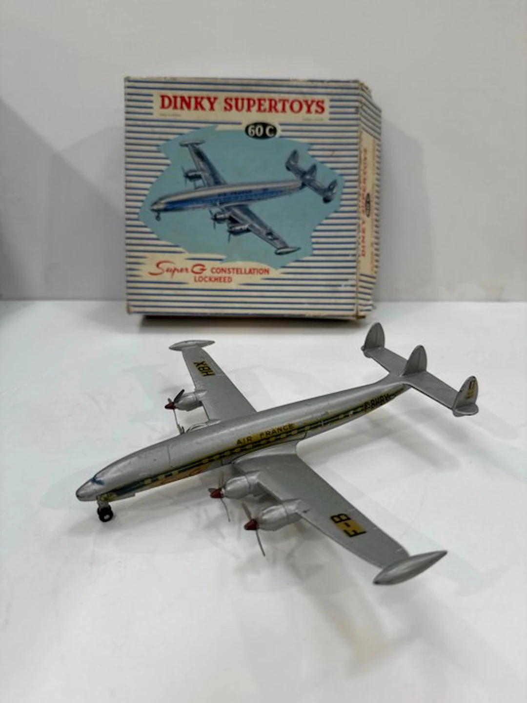 Dinky Toys - Toy 60C - Super G Constellation Lockheed...