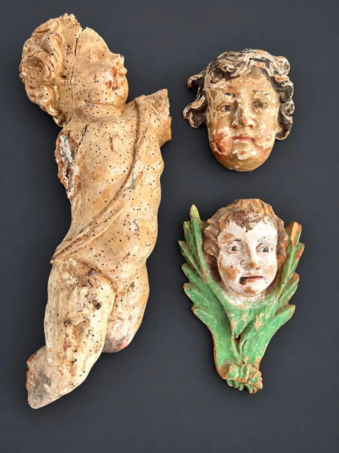Sculpture, Fragments de sculptures - 35 cm - Polychrome wood