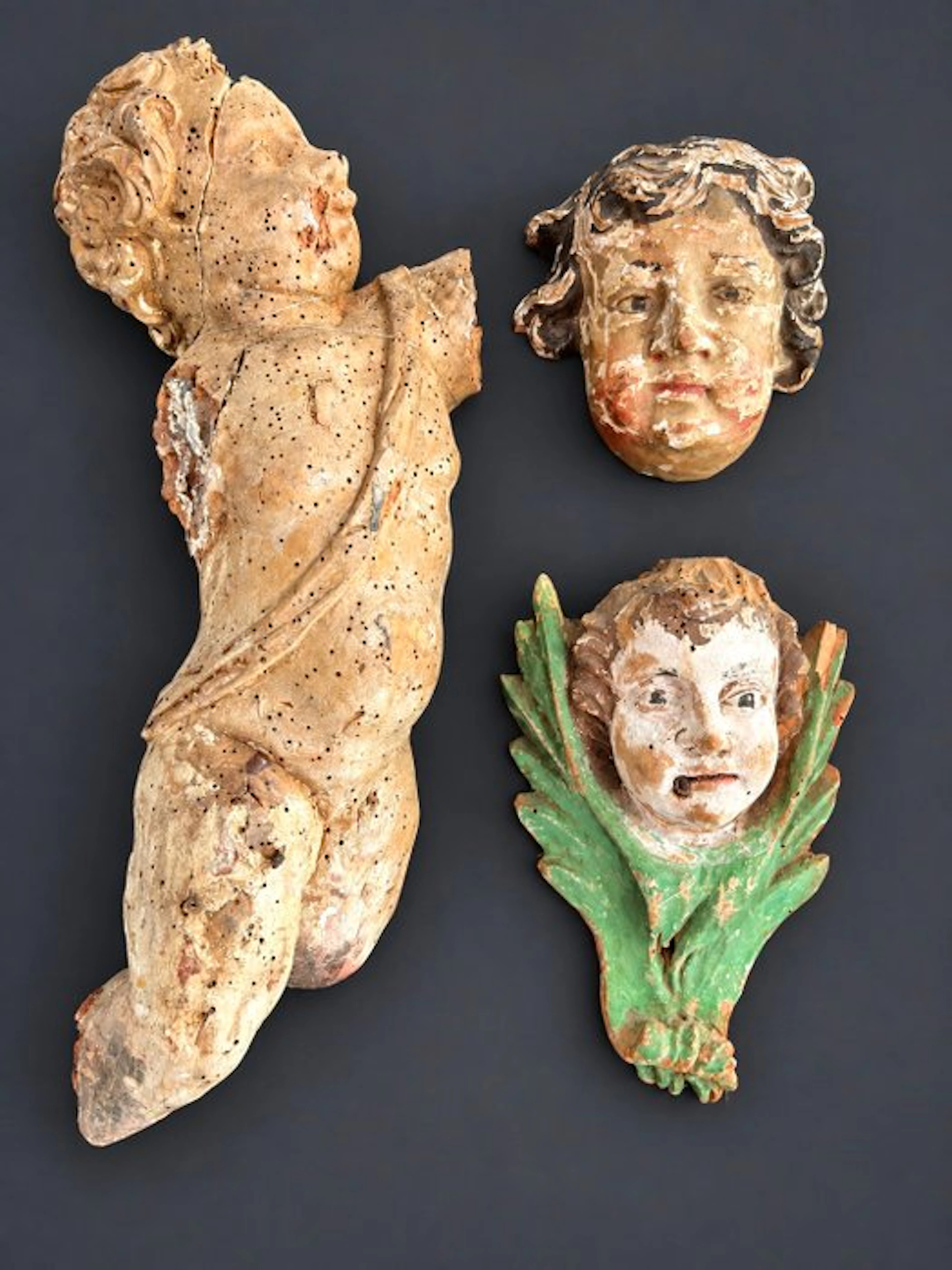 Sculpture, Fragments de sculptures - 35 cm - Polychrome wood