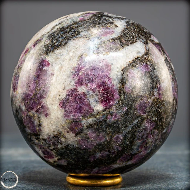 Exquisite spinel sphere – Expression of pure naturalness- 808.08 g