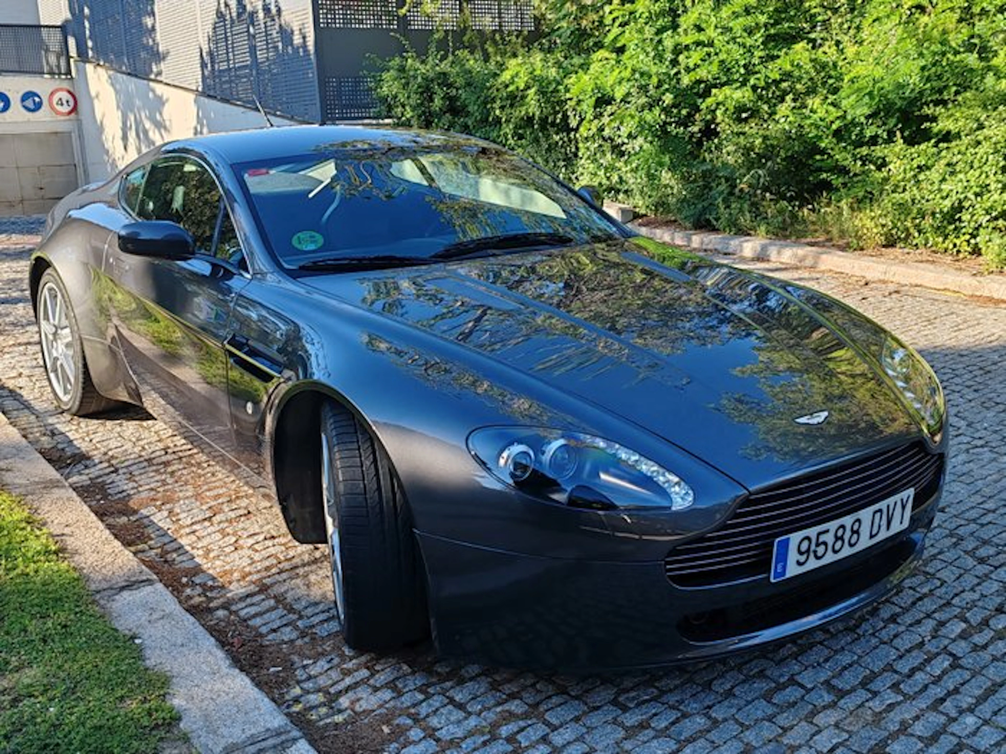 Aston Martin - VANTAGE - 2006
