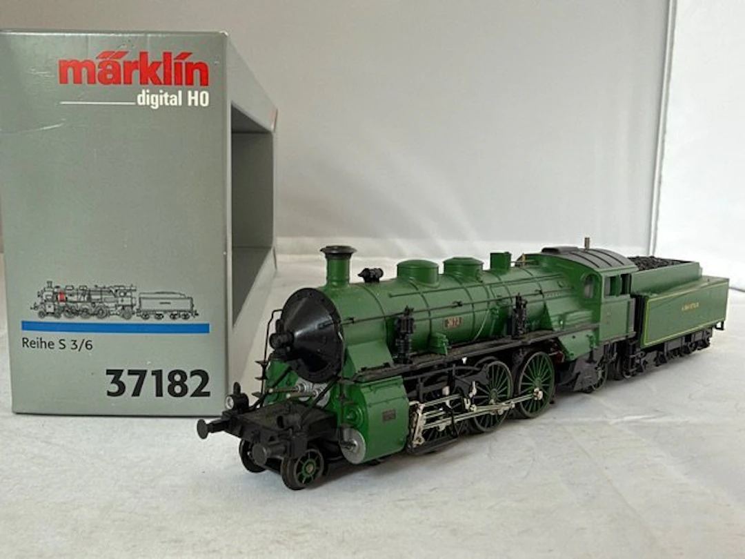 Märklin H0 - 37182 - Steam locomotive with tender (1)...